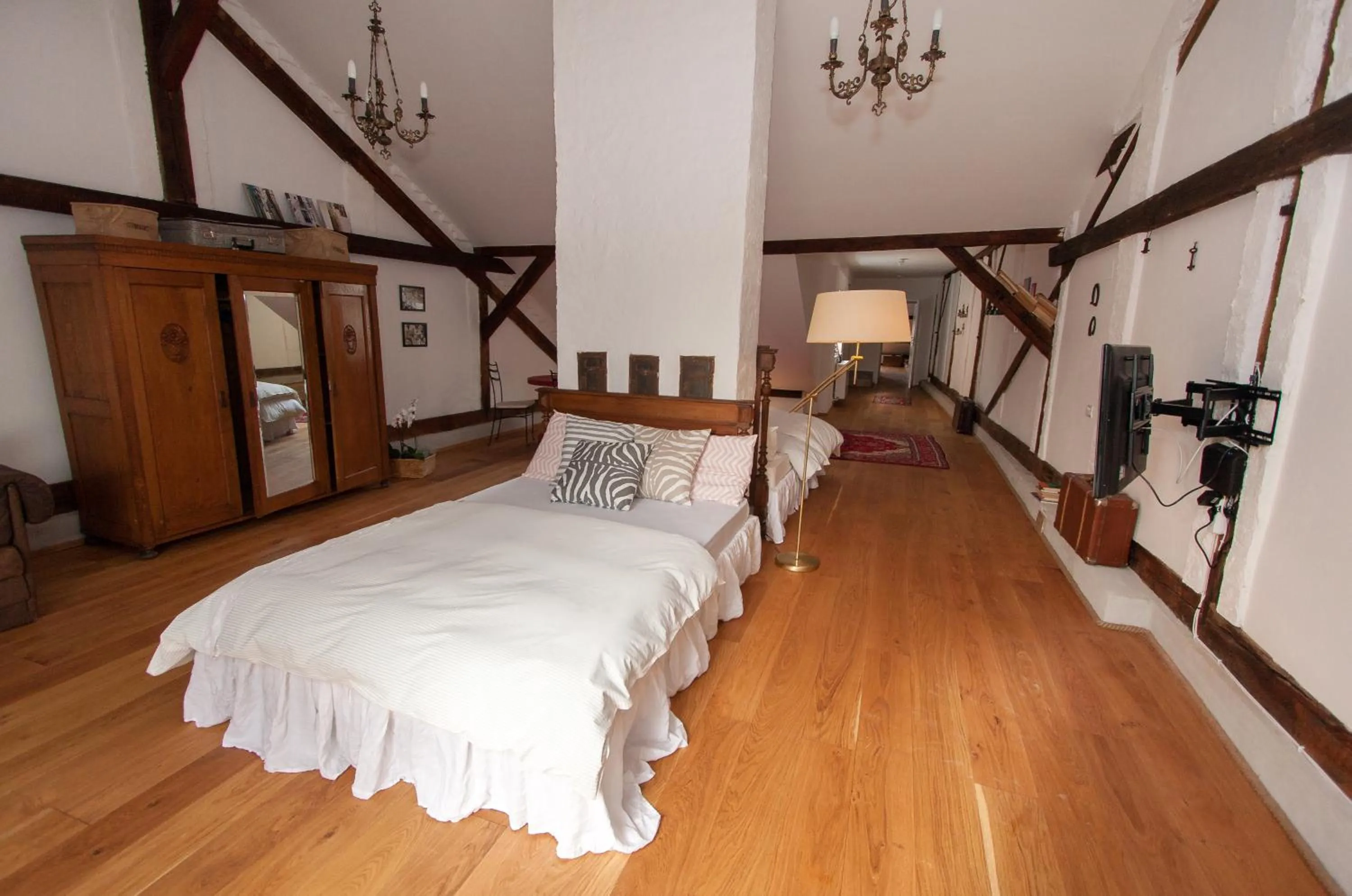 Staff, Bed in Camino Home