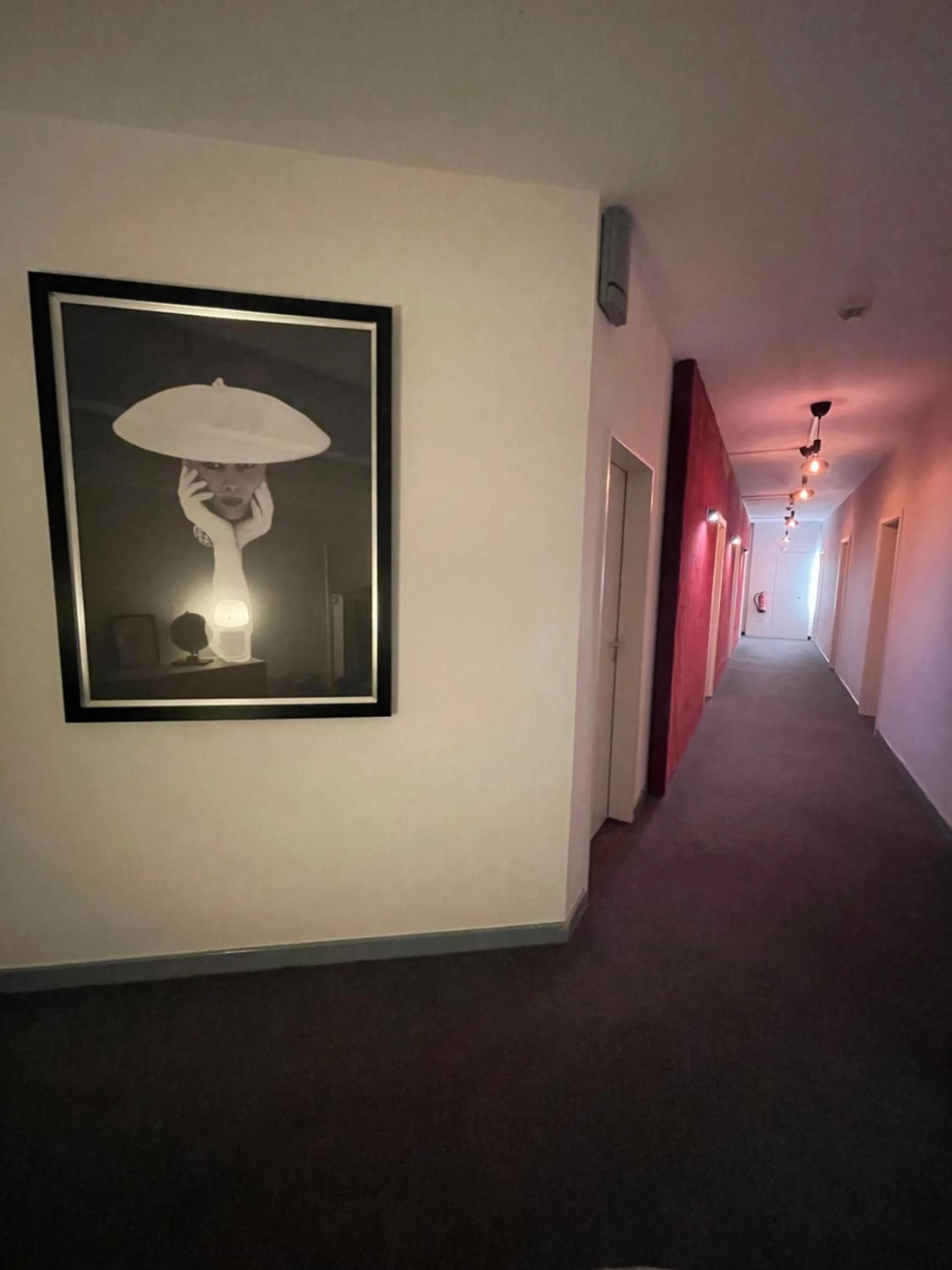 Property building in MAX Hotel Düsseldorf Self-Check-in