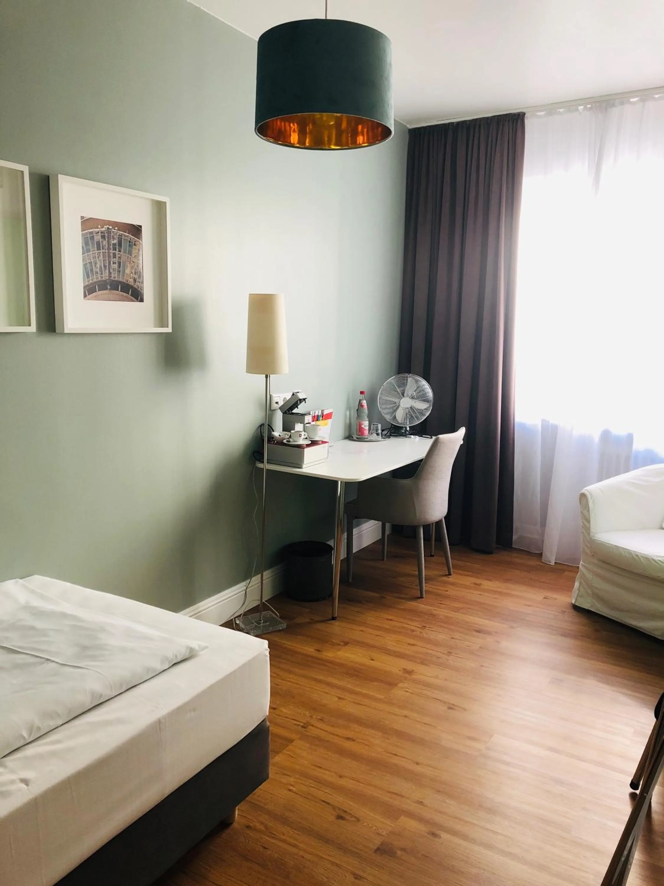 Bed in MAX Hotel Düsseldorf Self-Check-in