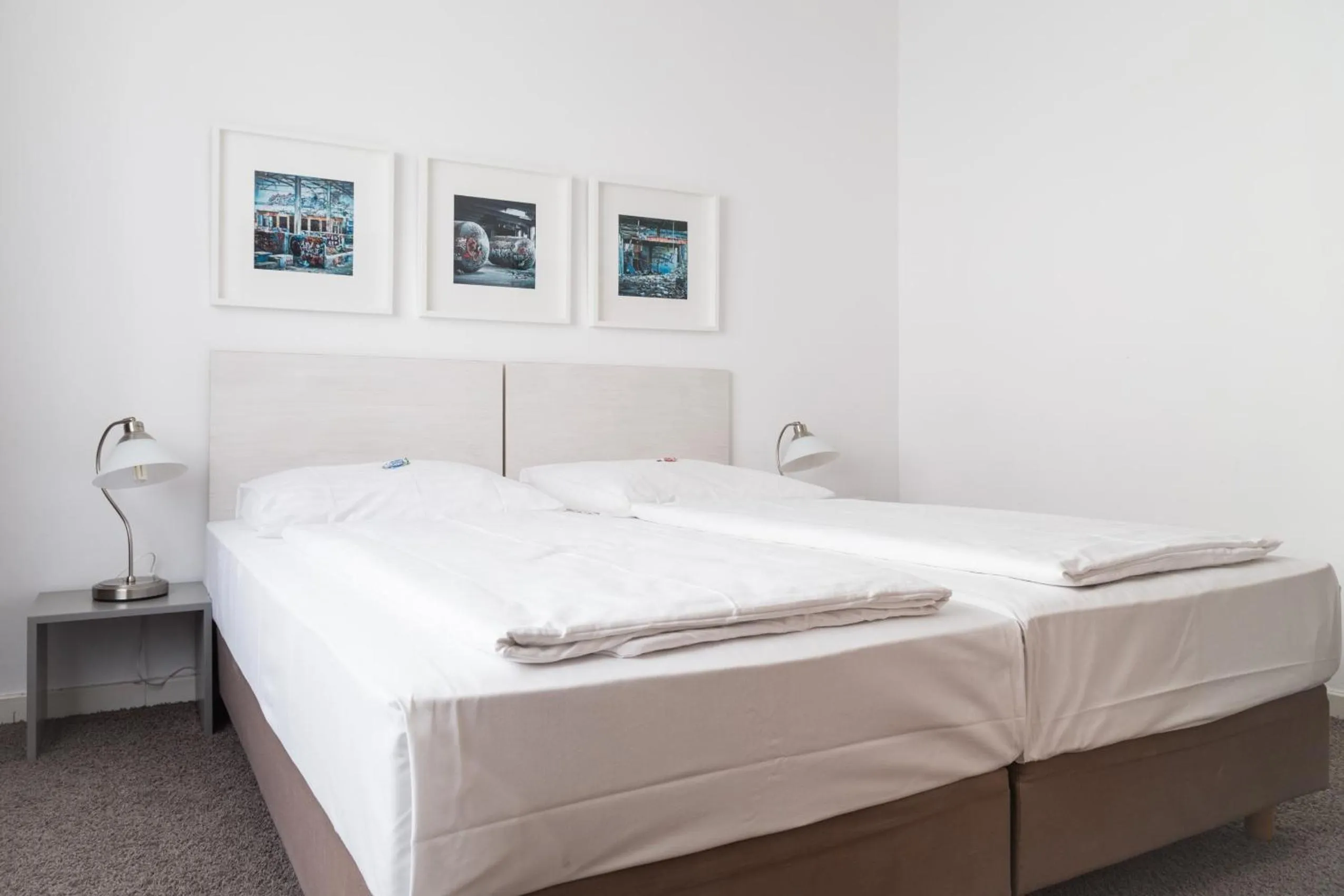 Bed in MAX Hotel Düsseldorf Self-Check-in