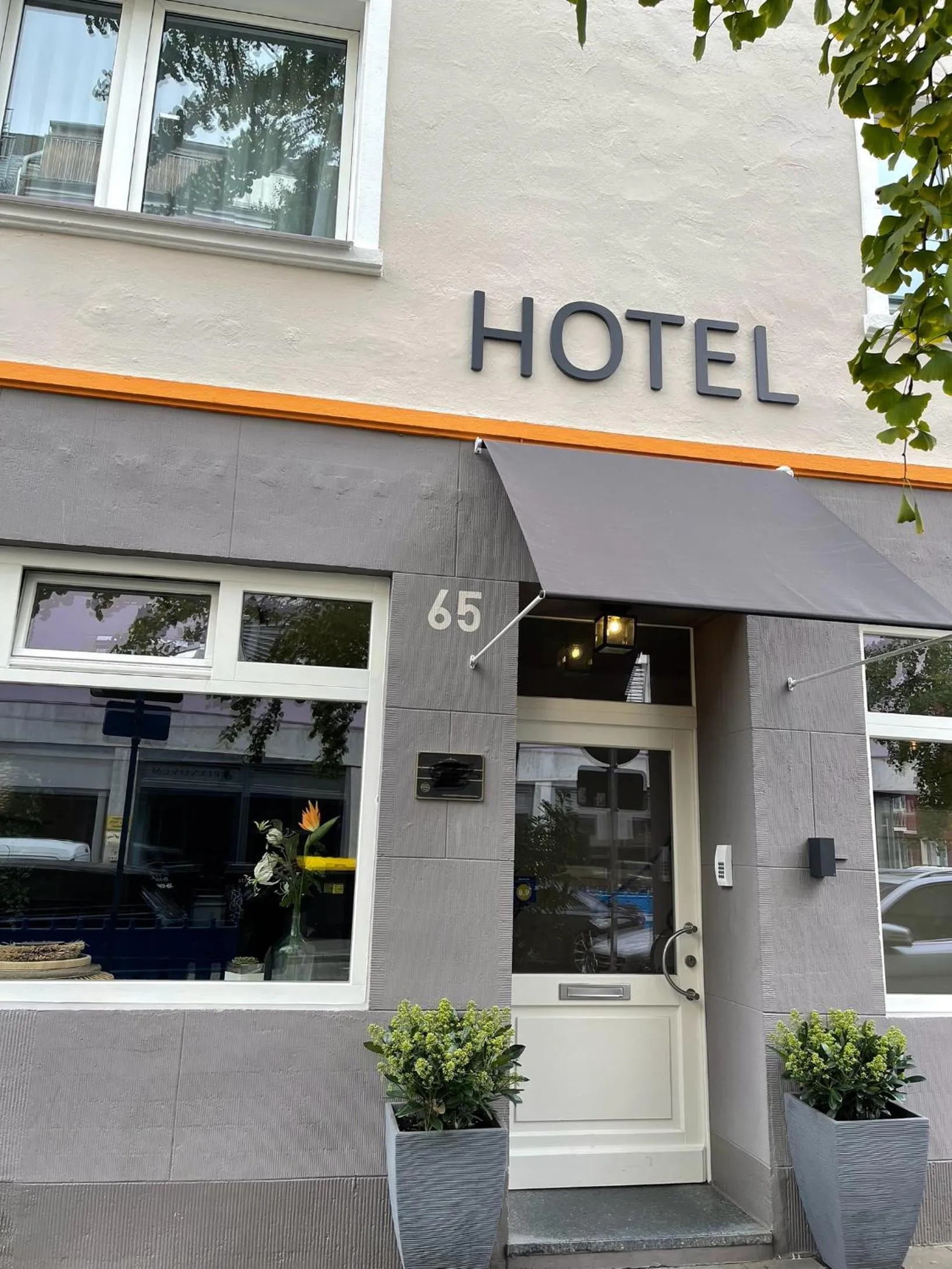 Property building in MAX Hotel Düsseldorf Self-Check-in