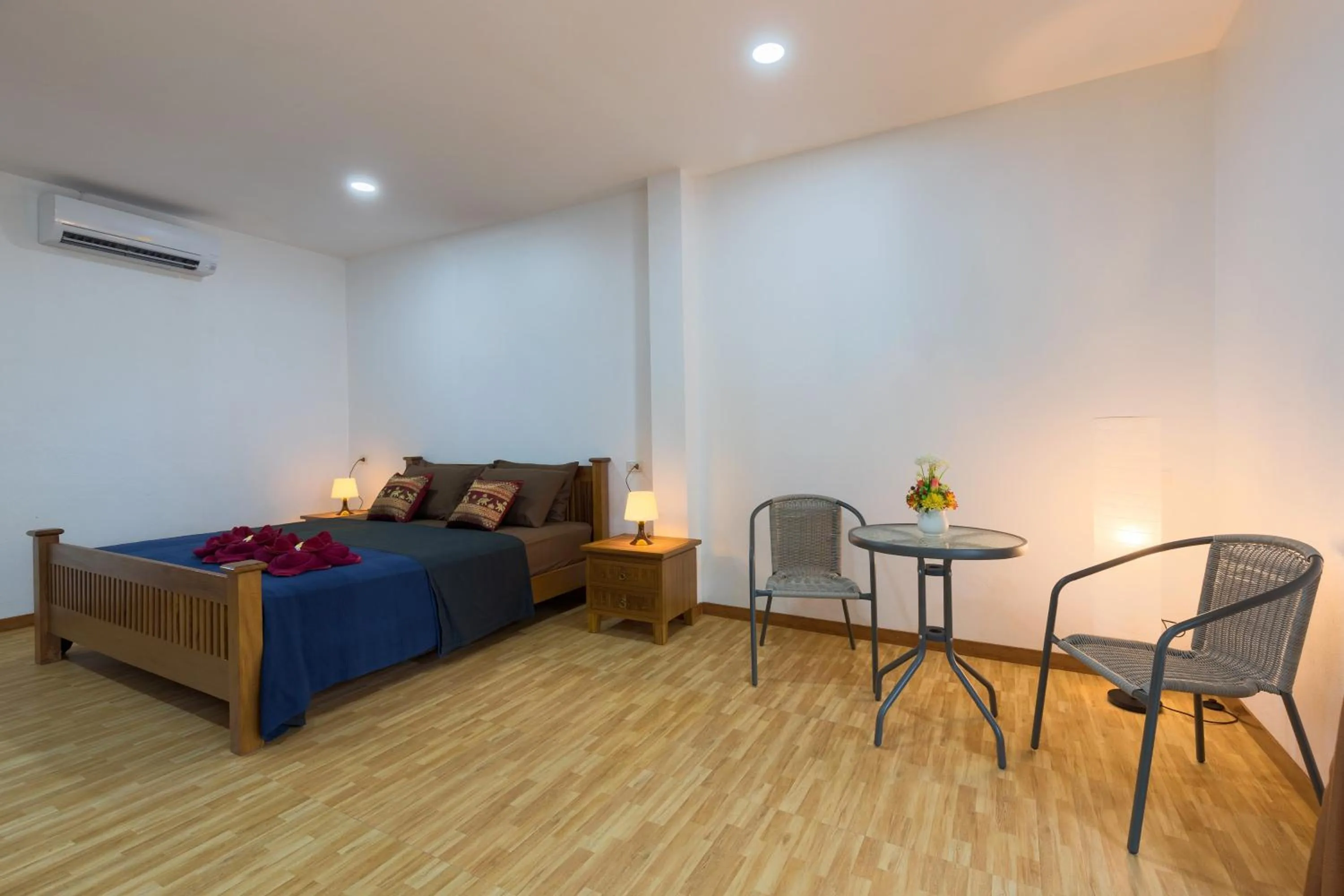 Photo of the whole room, Bed in Family Song Koh Lipe