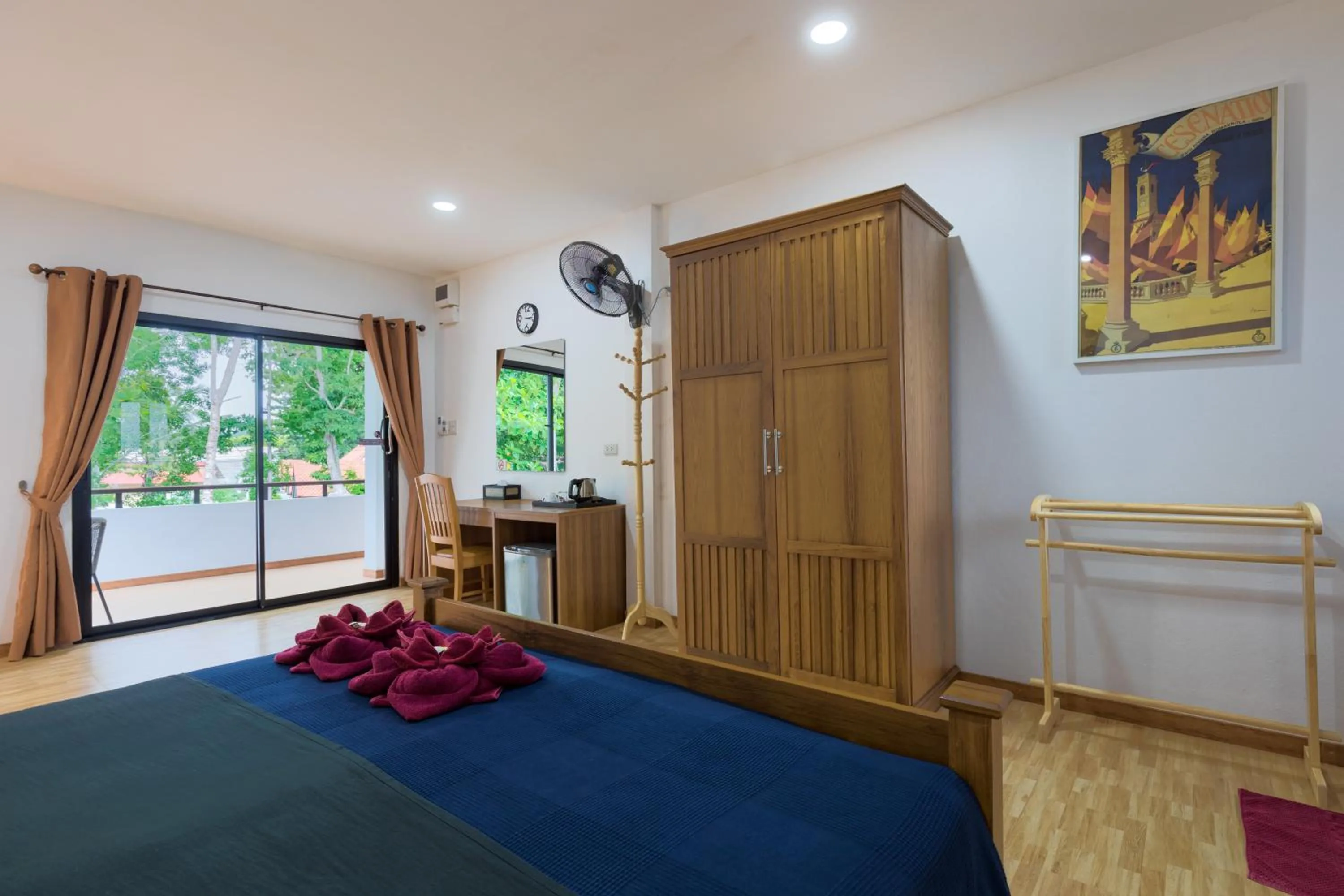 Bedroom, Bed in Family Song Koh Lipe