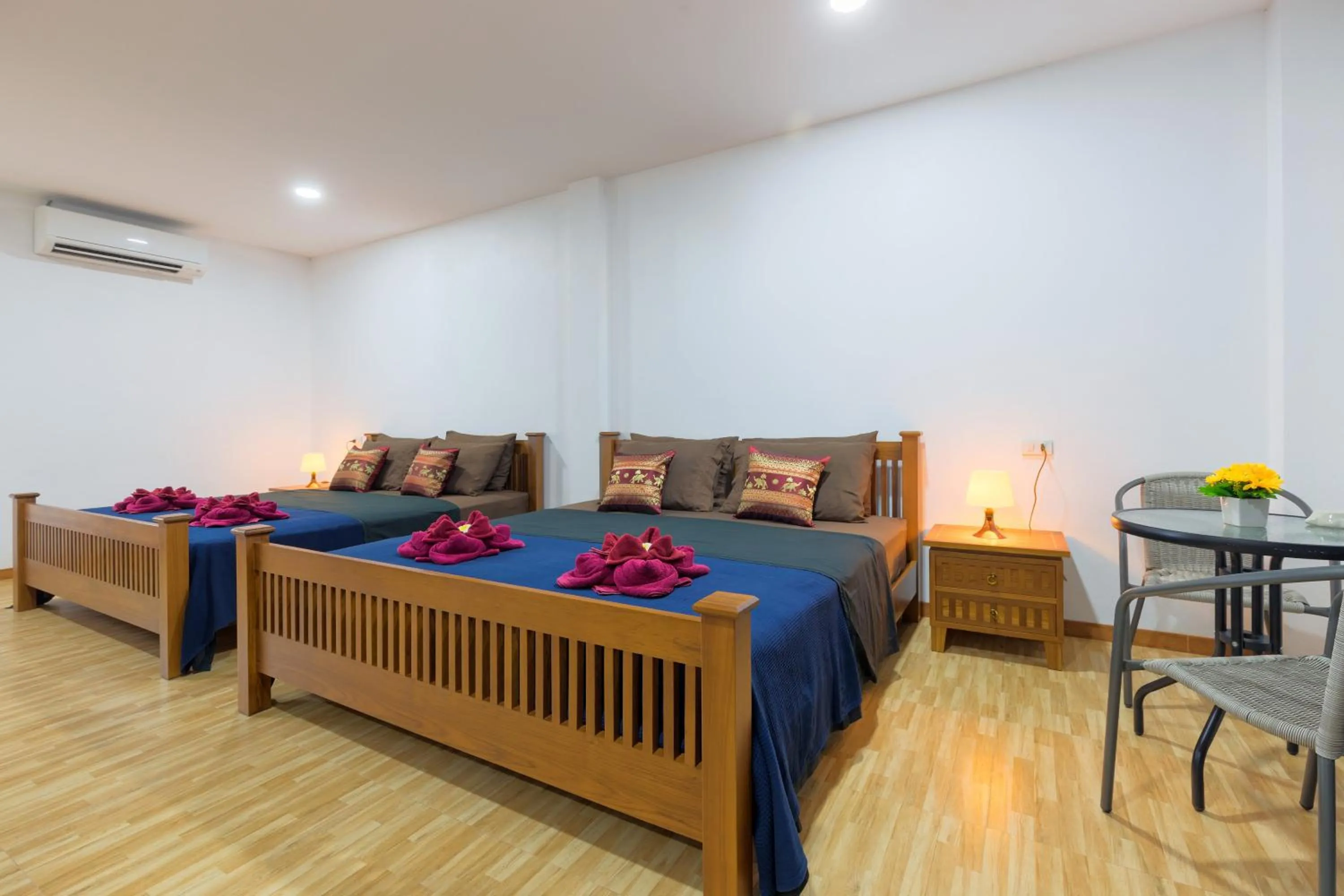 Photo of the whole room, Bed in Family Song Koh Lipe