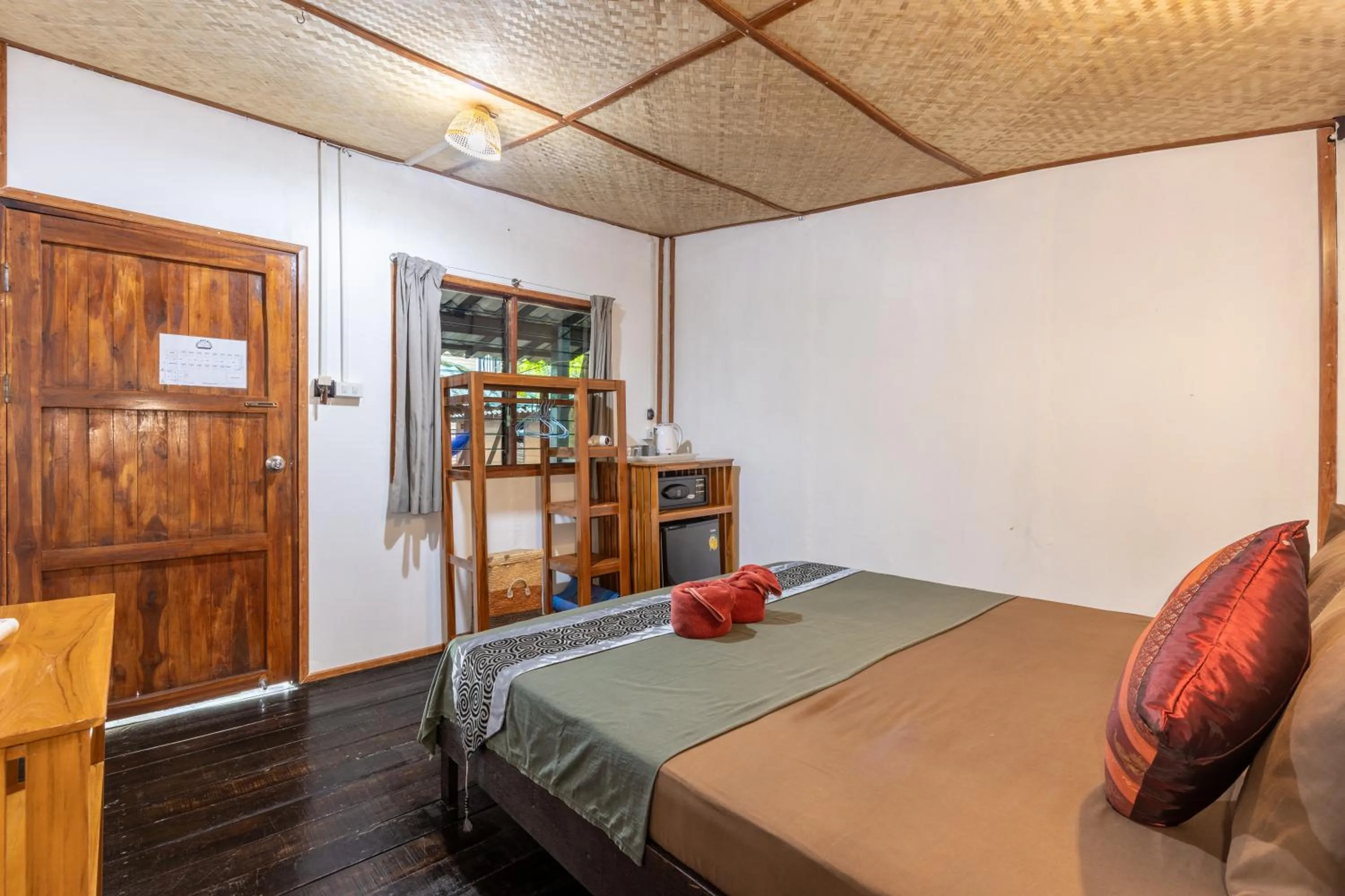 Bedroom, Bed in Family Song Koh Lipe