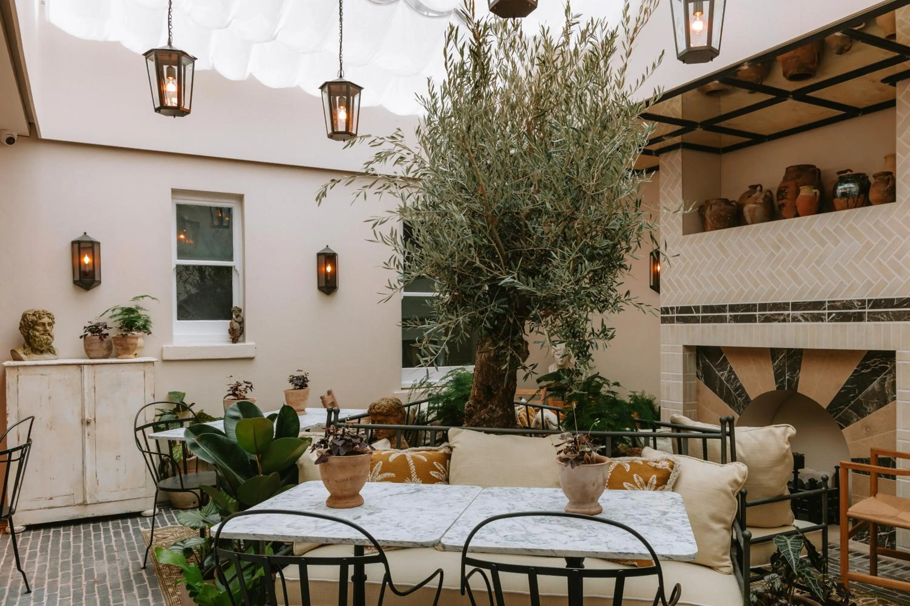 Lounge or bar in No.124 by GuestHouse, Brighton