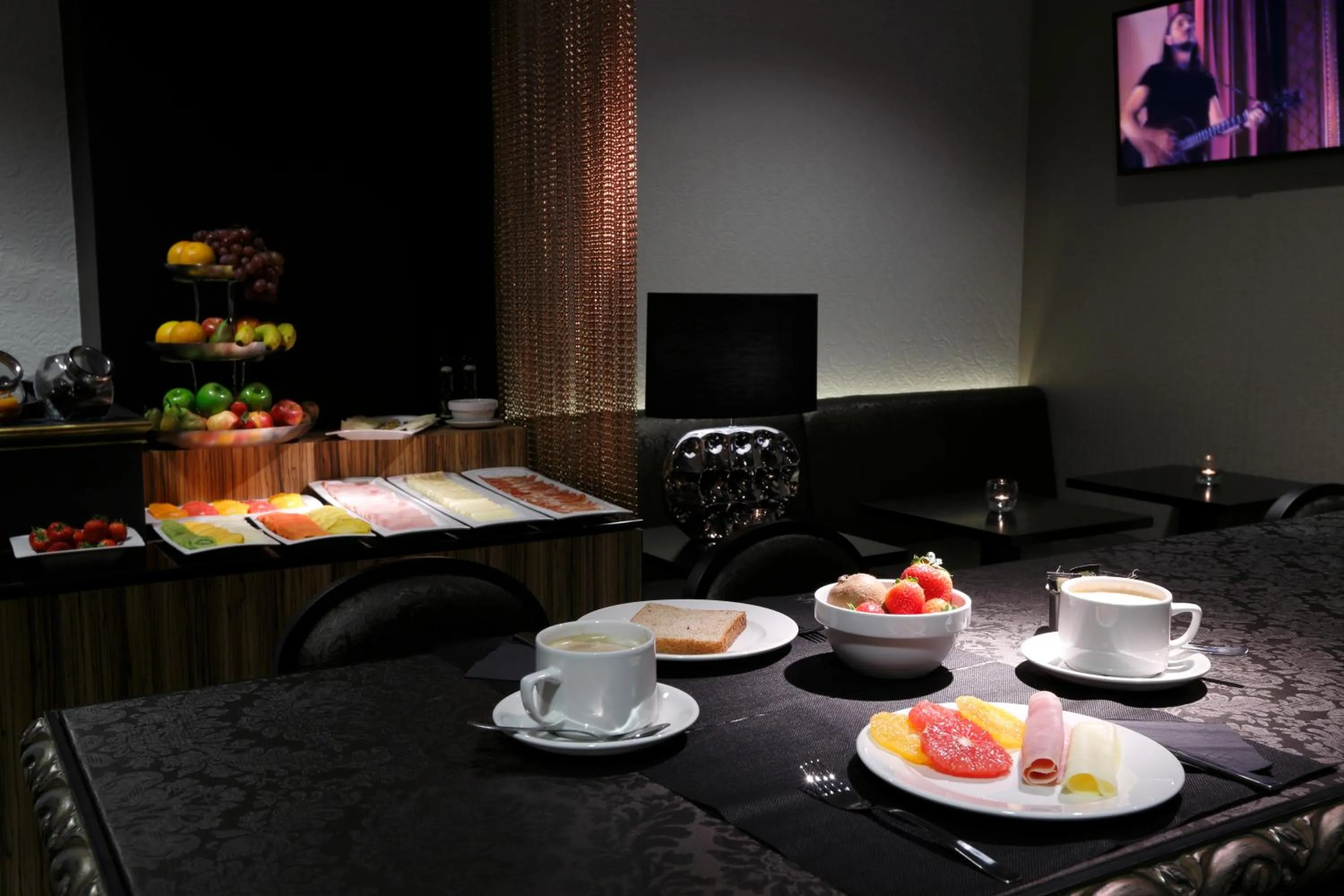 Food and drinks in Capitol Boutique Hotel