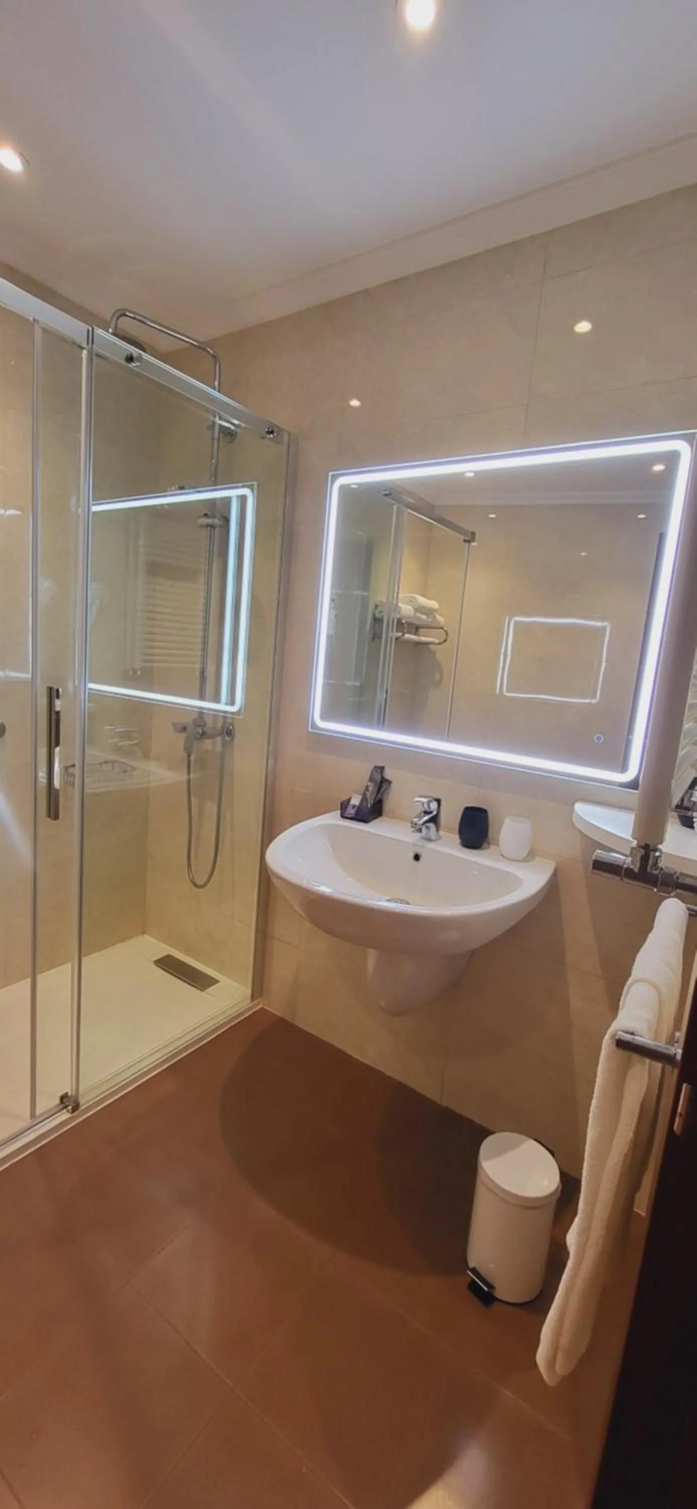 Shower in Capitol Boutique Hotel