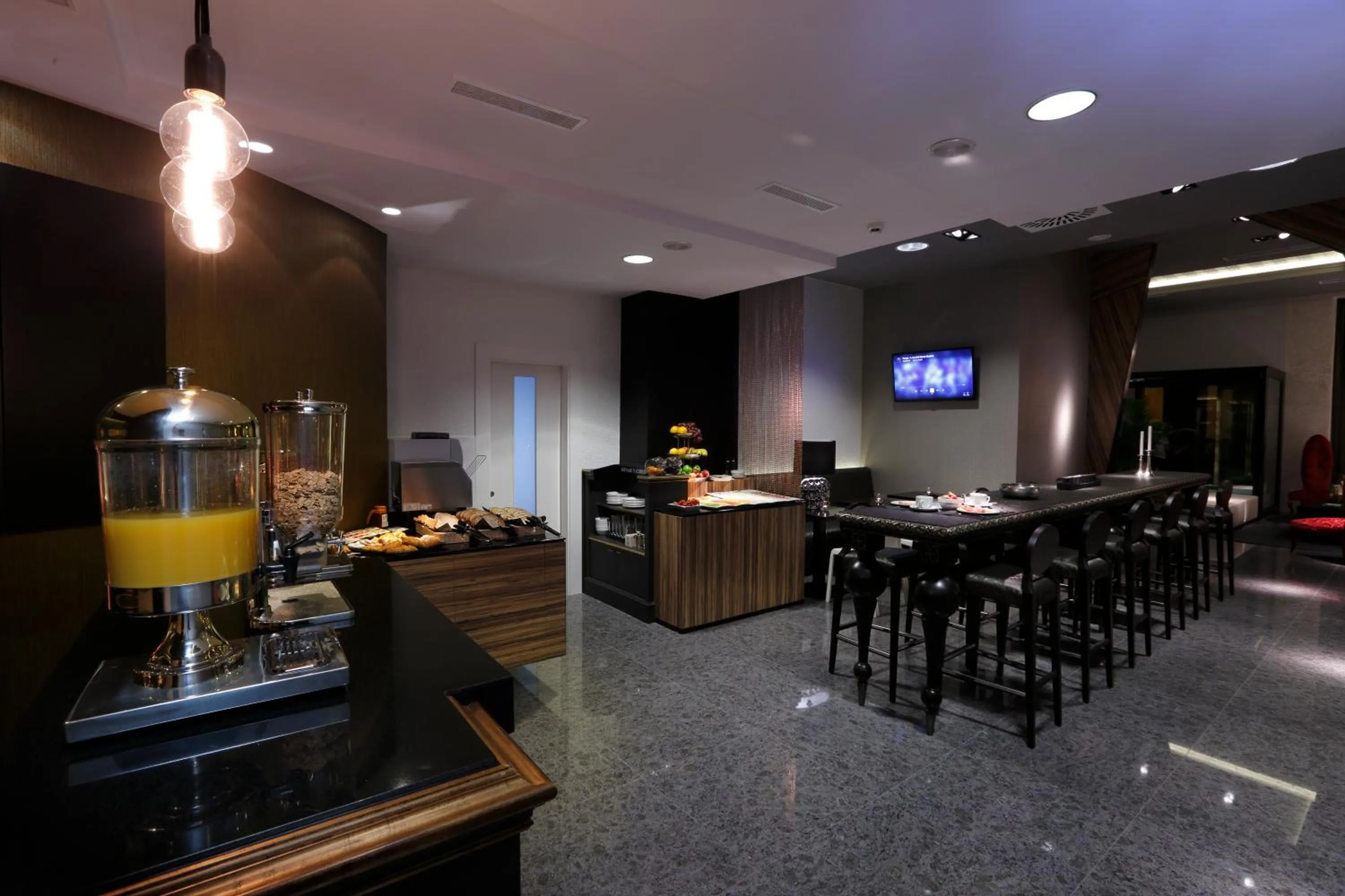 Food and drinks in Capitol Boutique Hotel