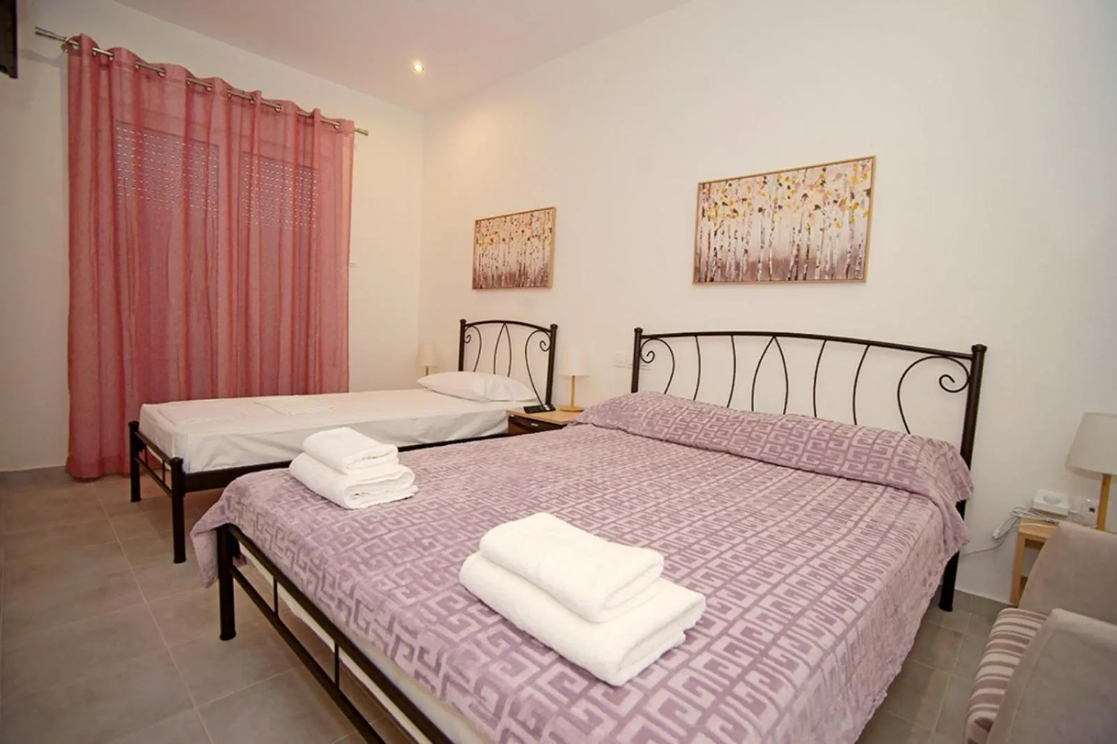 Twin Room with View in Karnagio Rooms