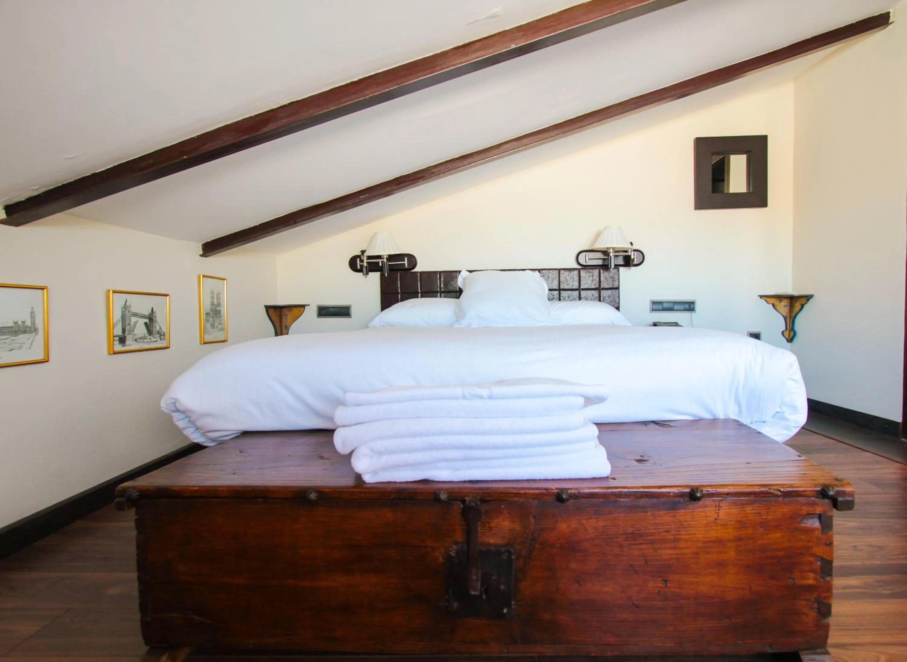 Bedroom, Bed in Apartamentos Turísticos Aguas de Viznar
