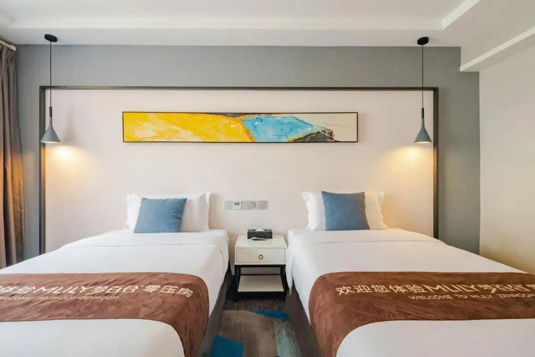 Photo of the whole room, Bed in Chong Li Hotel Chengdu