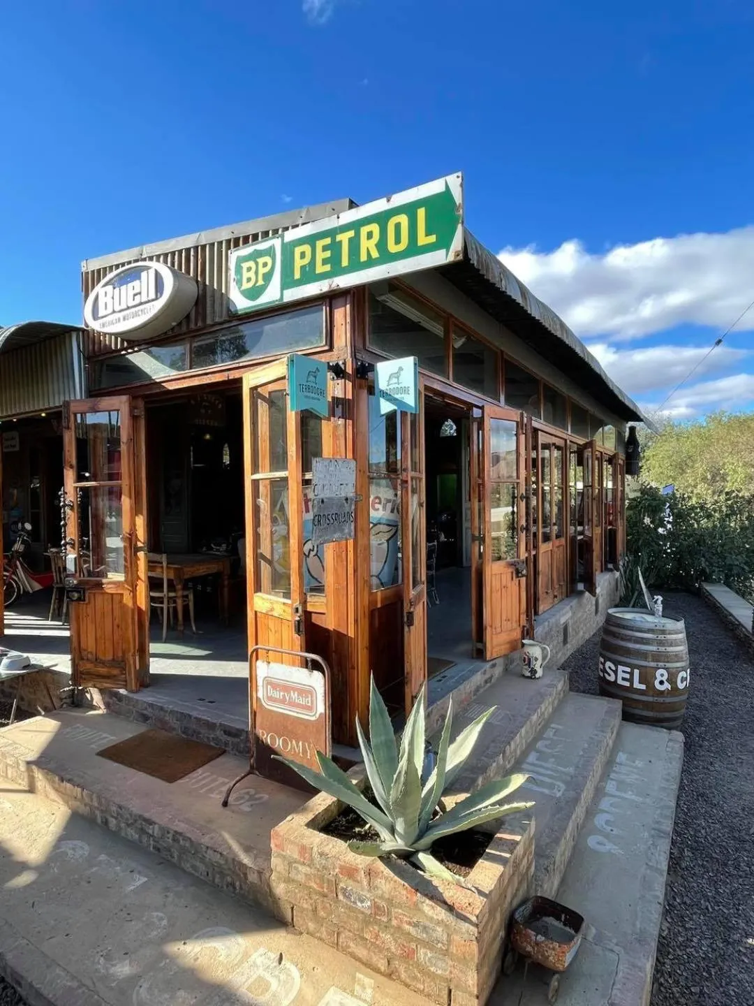 Restaurant/places to eat in The Karoo Moon Motel