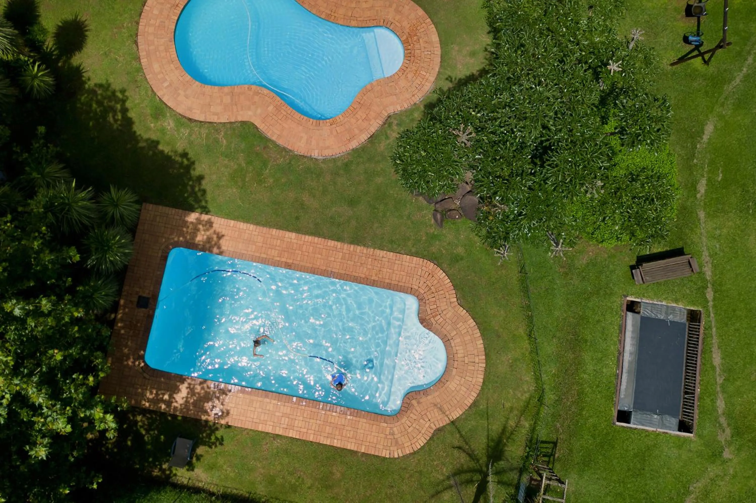 Swimming pool in Ardmore Guest Farm
