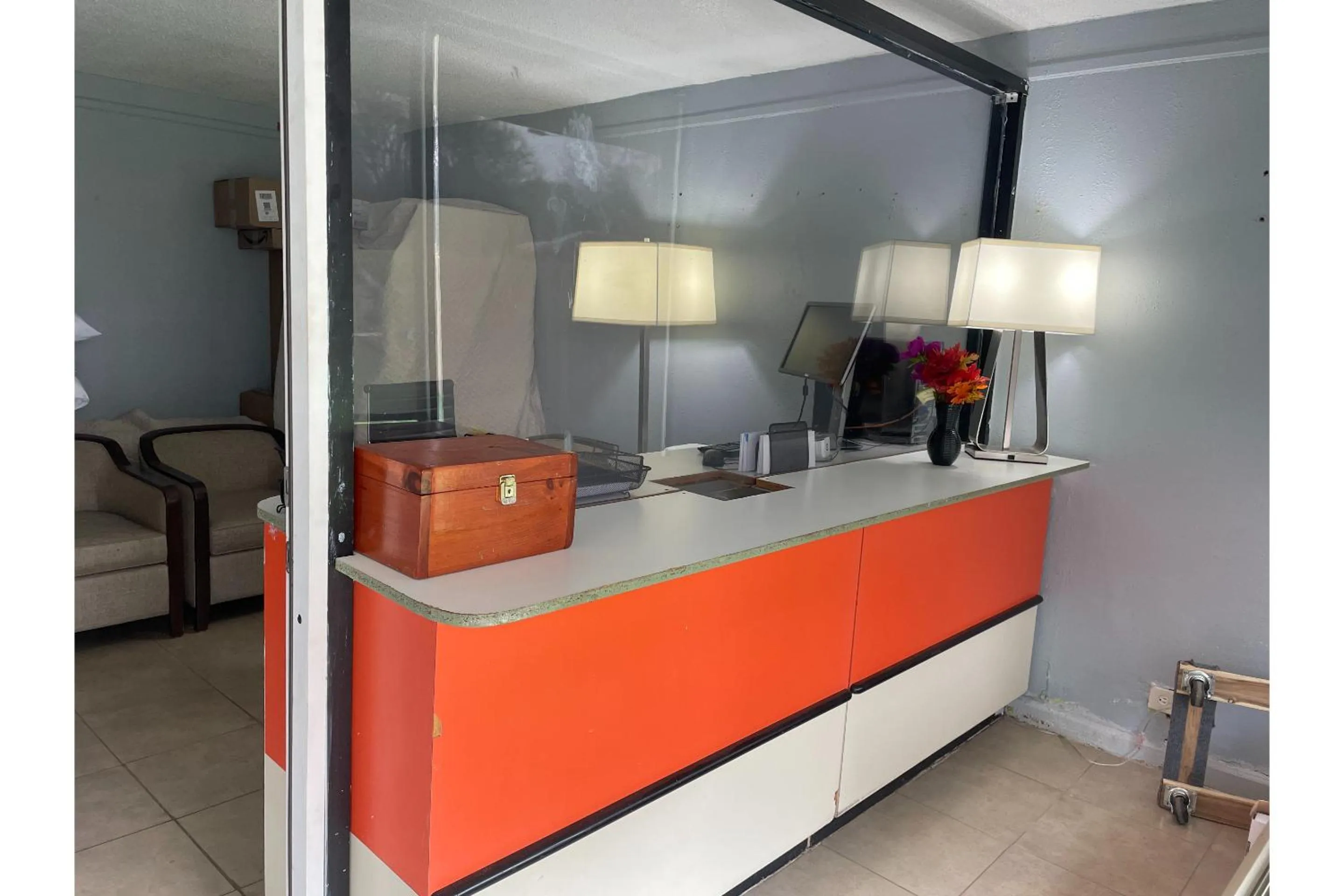 Lobby or reception in Lamplighter Inn by OYO Charlotte Airport Area