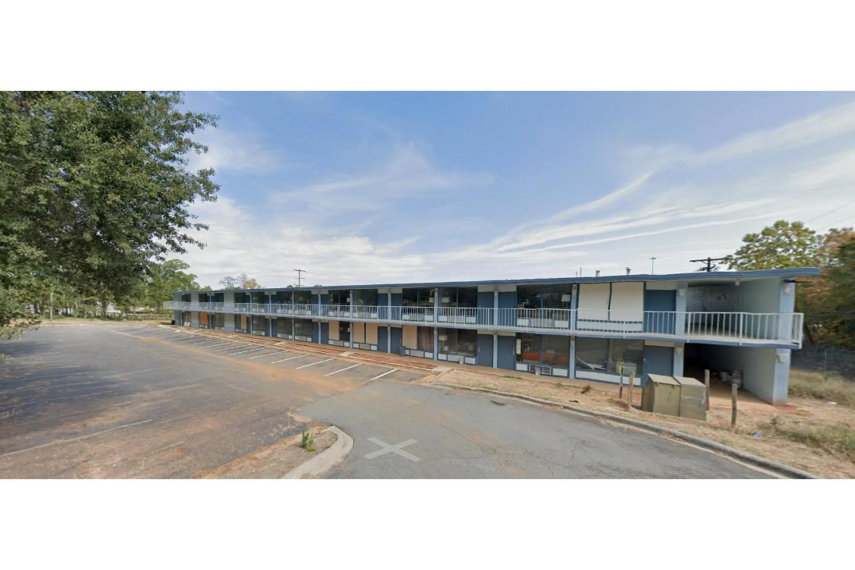 Facade/entrance in Lamplighter Inn by OYO Charlotte Airport Area