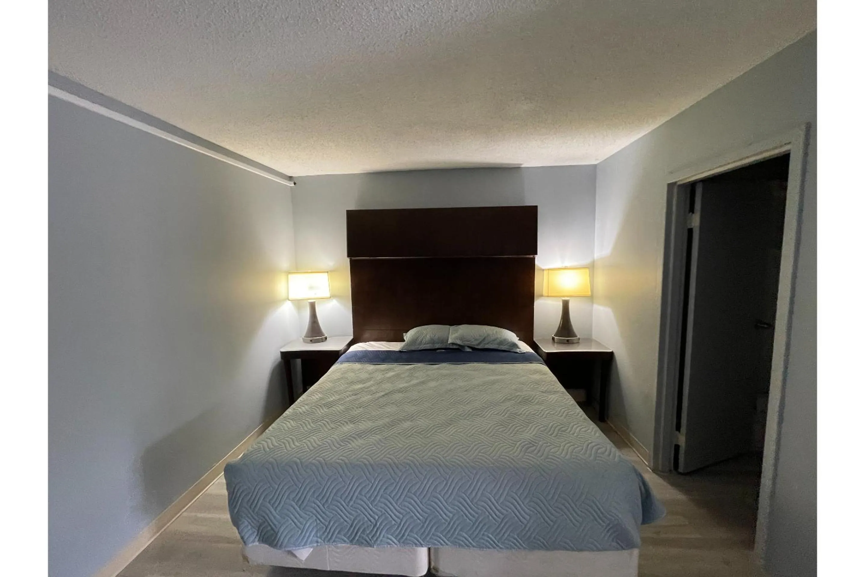 Bedroom in Lamplighter Inn by OYO Charlotte Airport Area