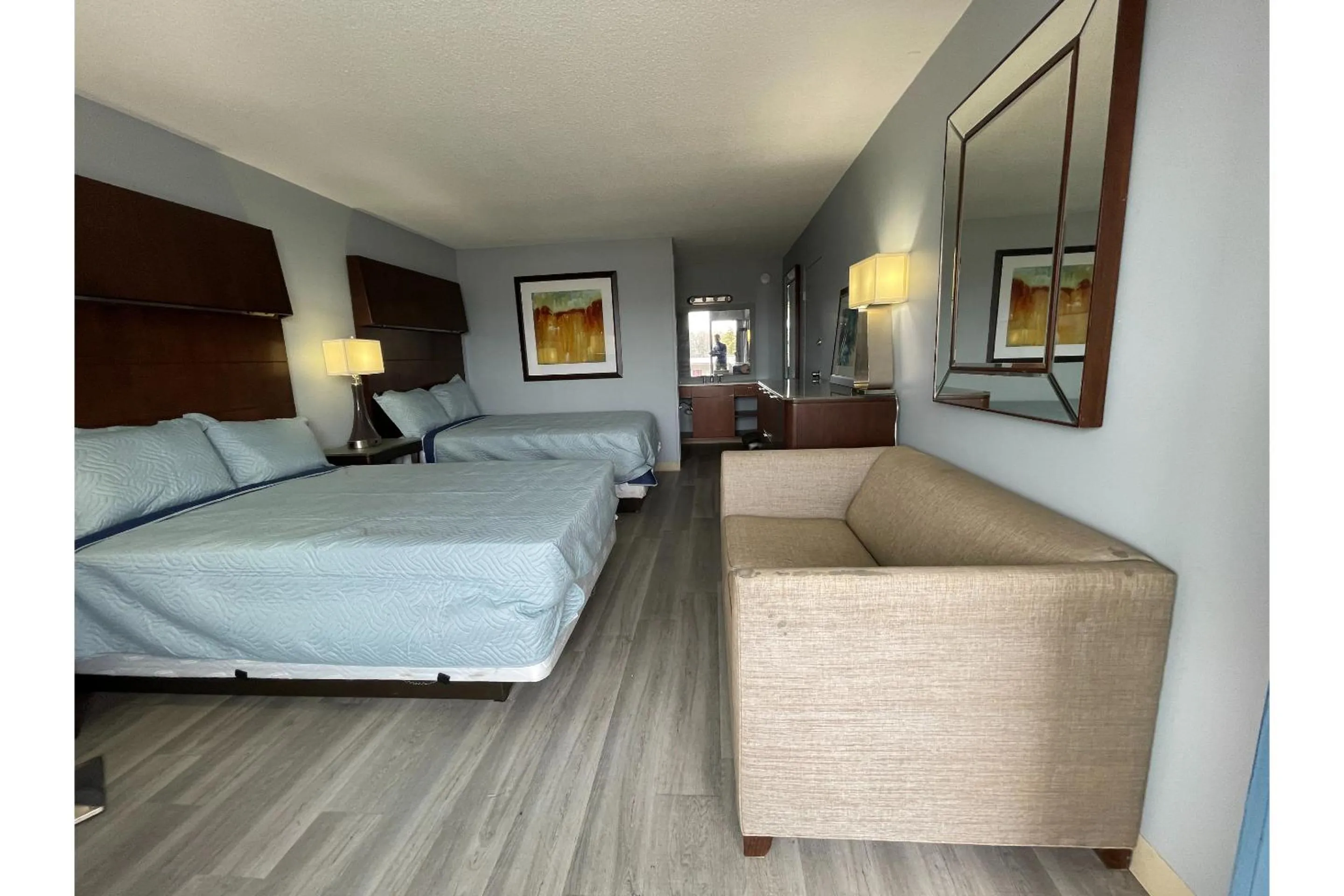 Bedroom in Lamplighter Inn by OYO Charlotte Airport Area