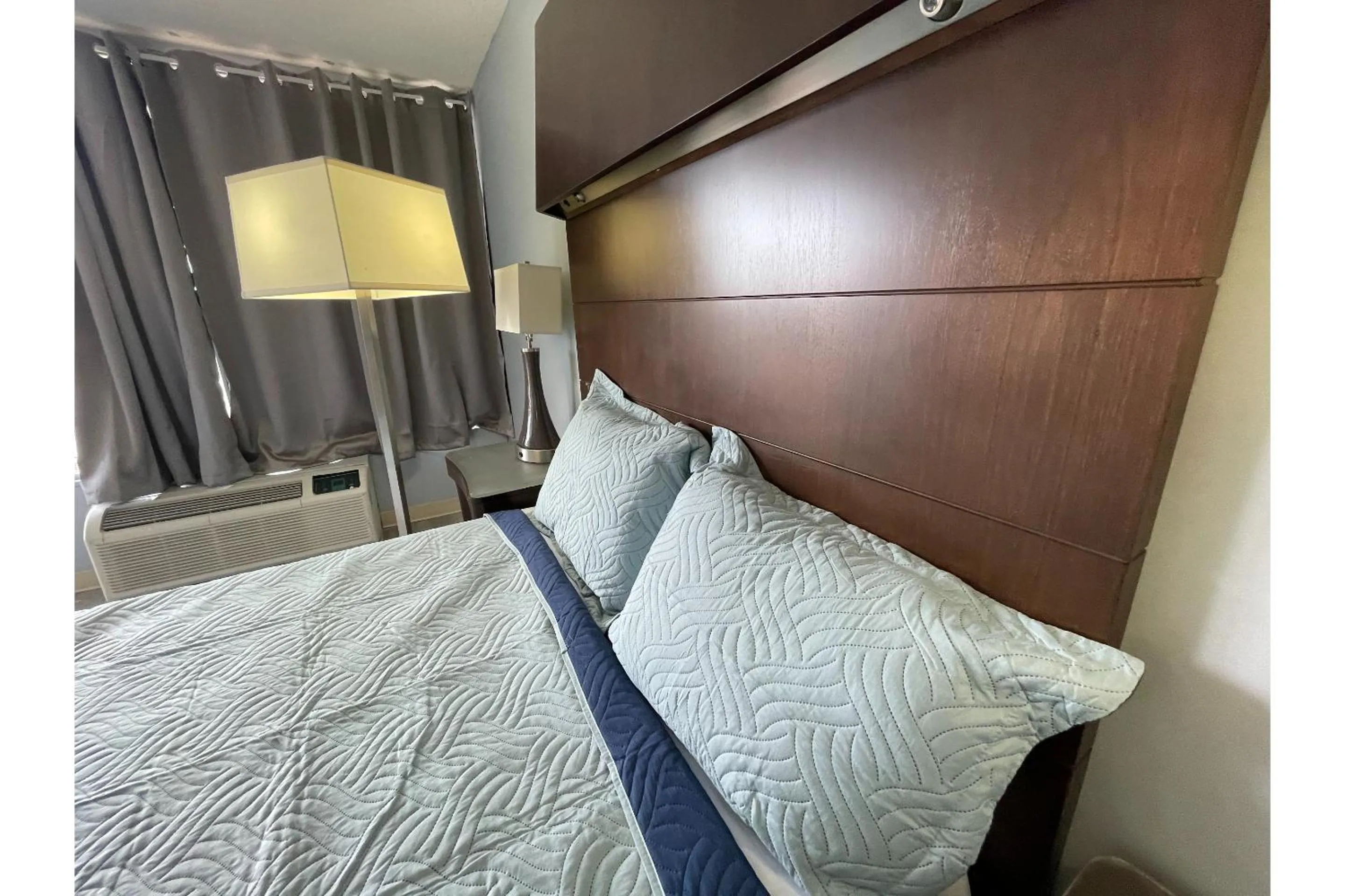 Bedroom in Lamplighter Inn by OYO Charlotte Airport Area