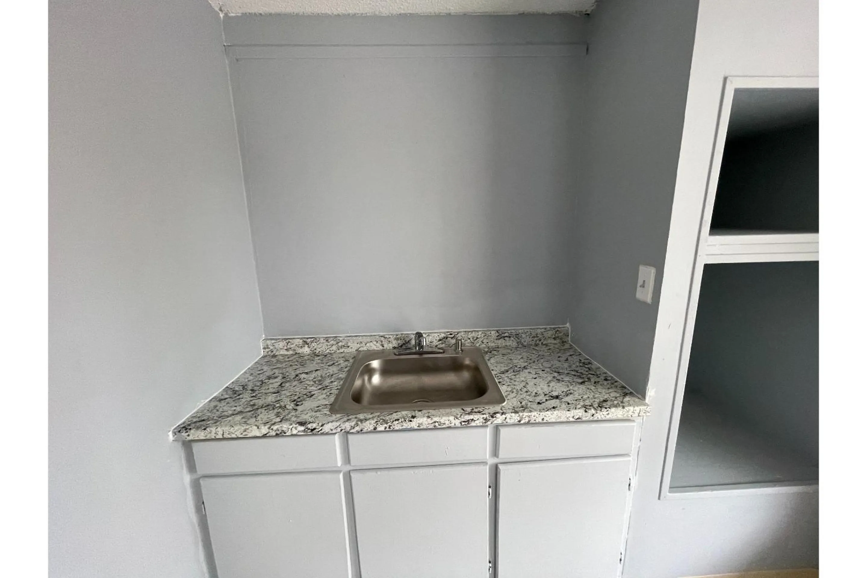 Area and facilities in Lamplighter Inn by OYO Charlotte Airport Area