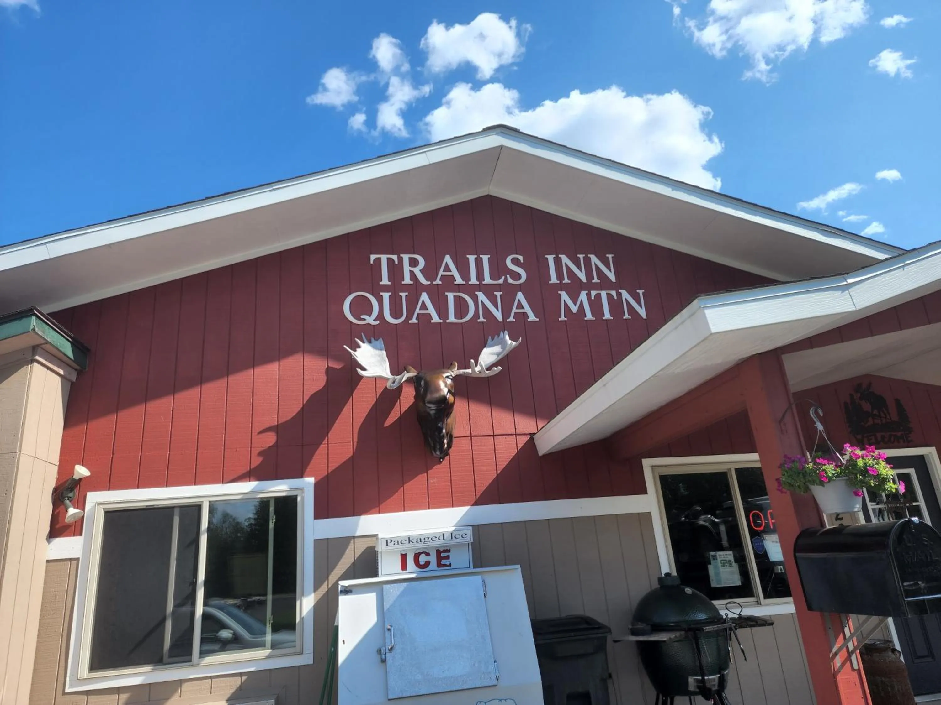 Trails INN Quadna Mountain Motel & RV Park