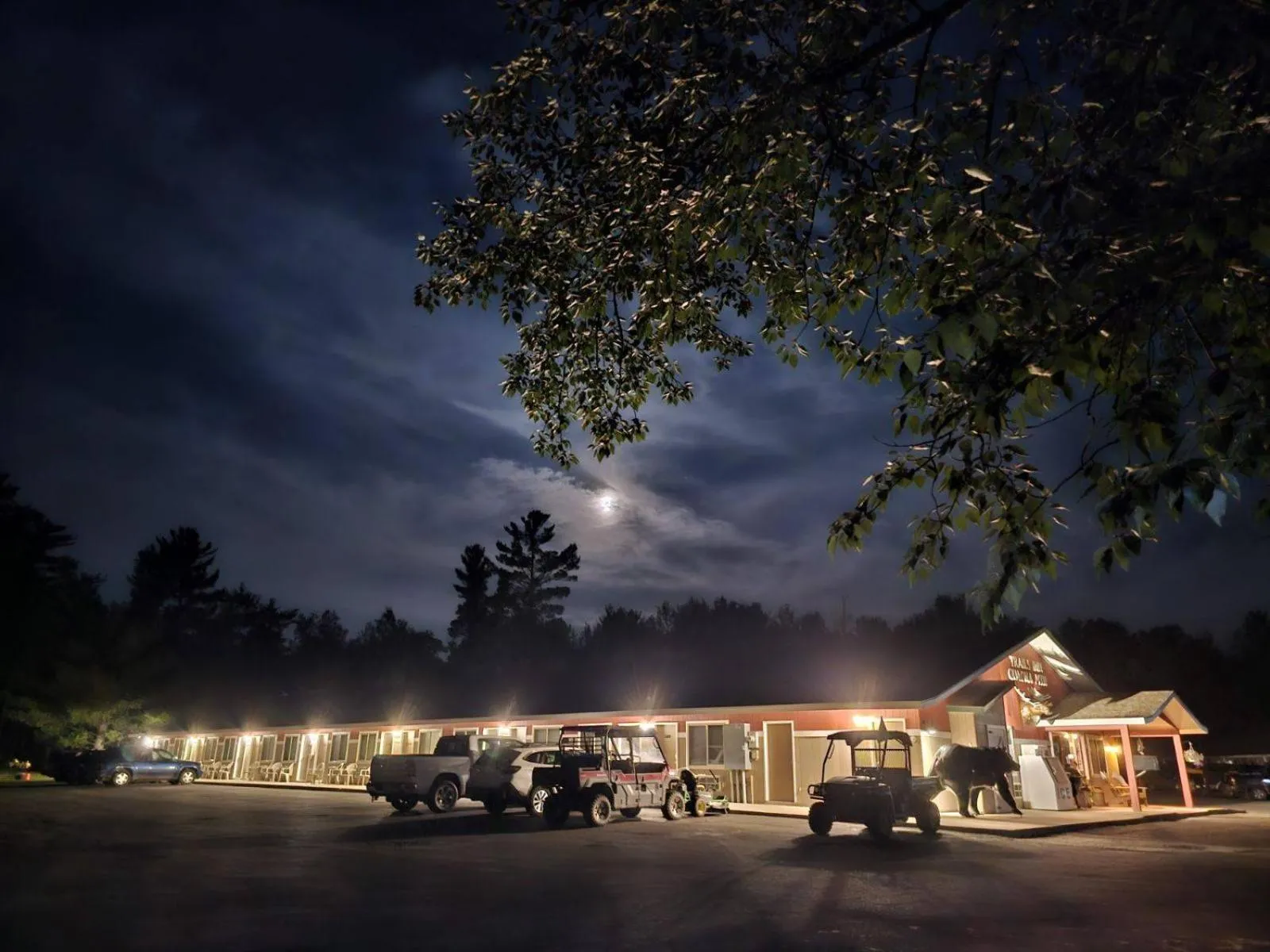 Trails INN Quadna Mountain Motel & RV Park