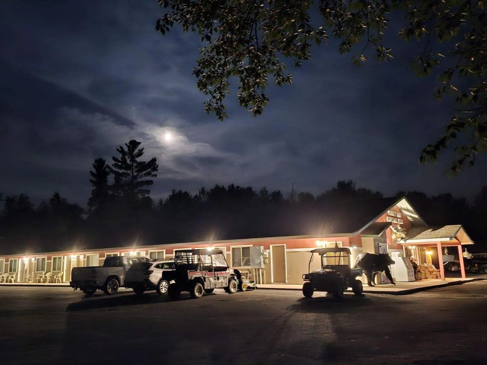 Trails INN Quadna Mountain Motel & RV Park