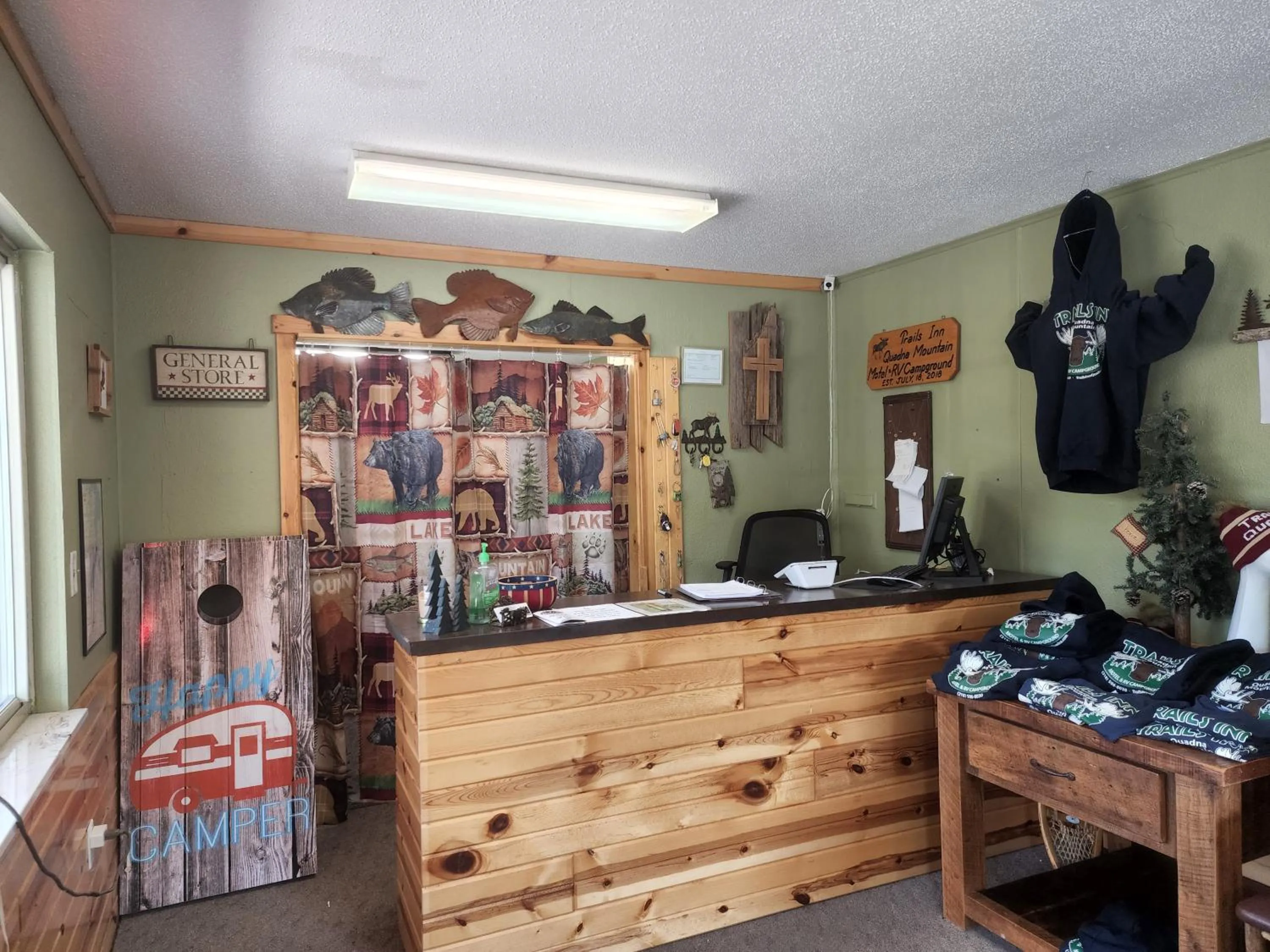 Trails INN Quadna Mountain Motel & RV Park