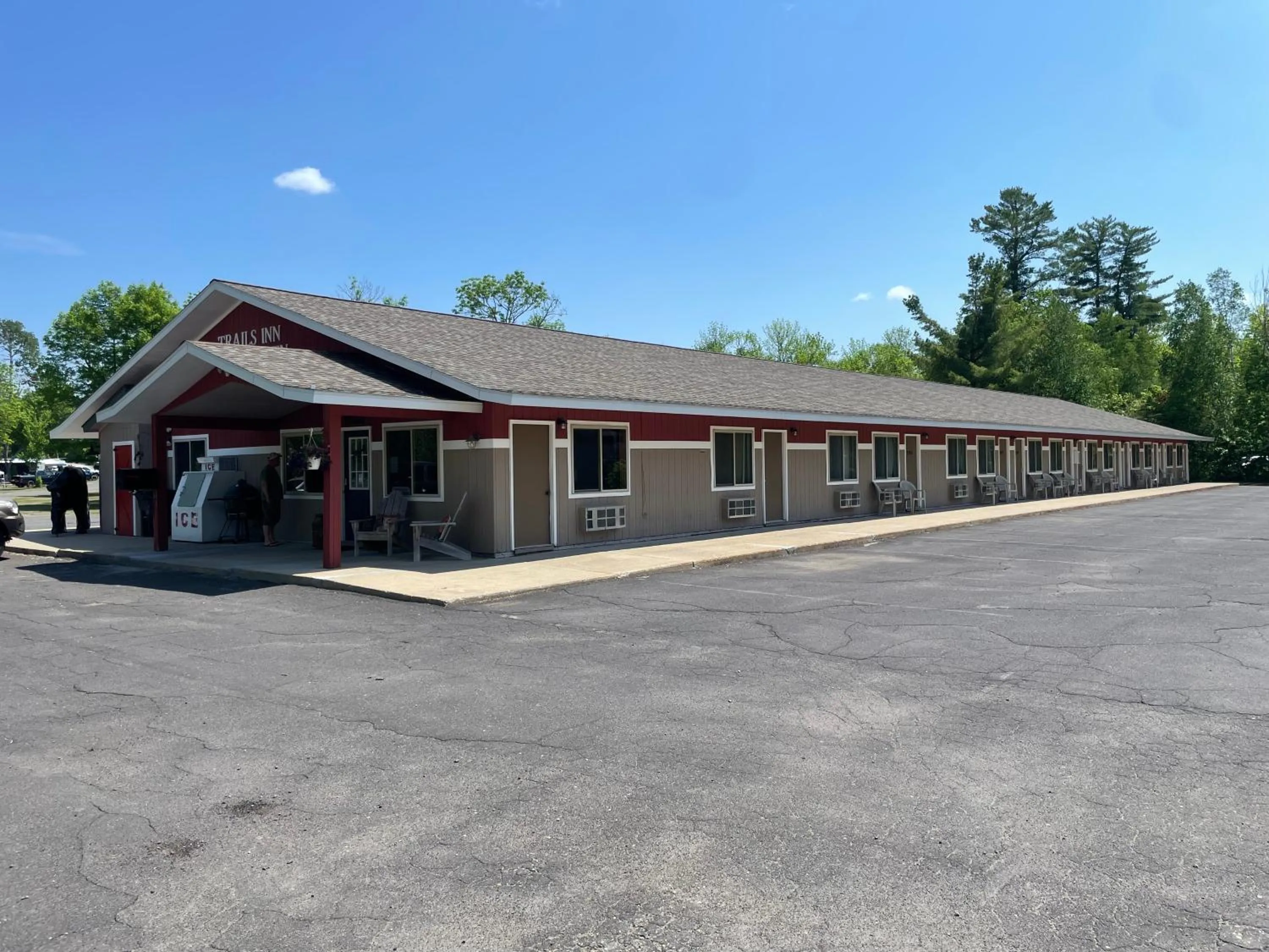 Trails INN Quadna Mountain Motel & RV Park