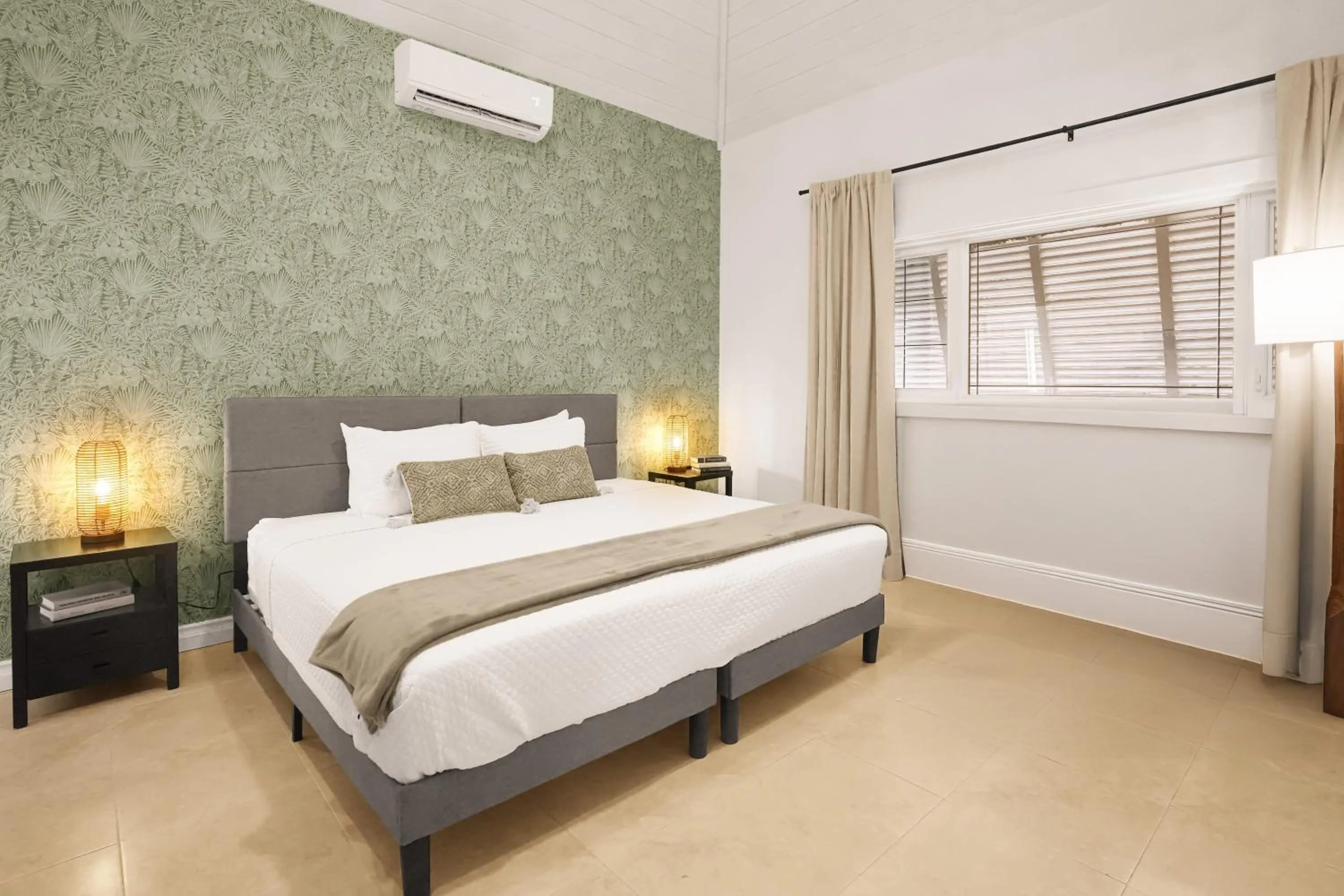 Bedroom, Bed in Cobalt Coast Resort