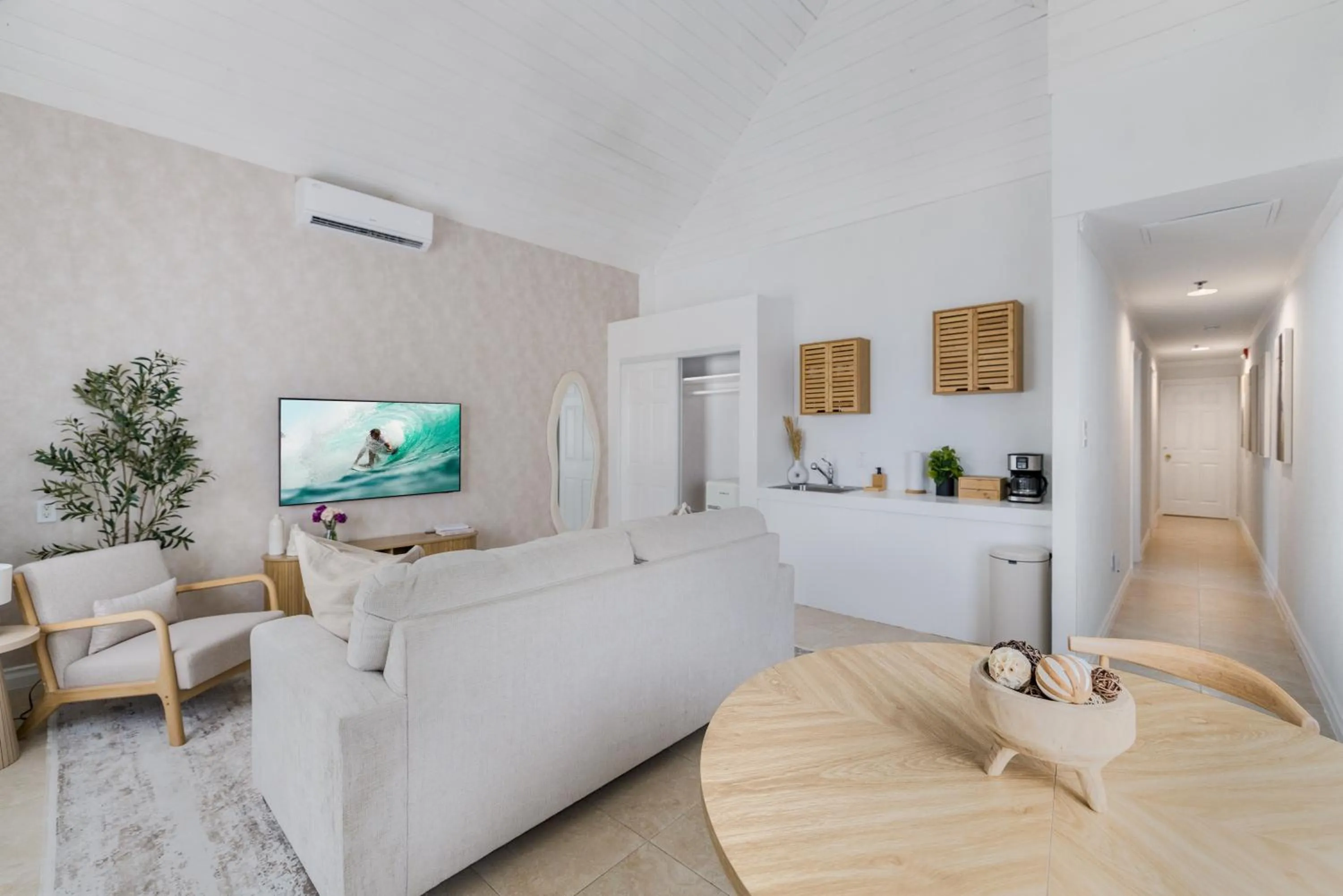TV and multimedia in Cobalt Coast Resort