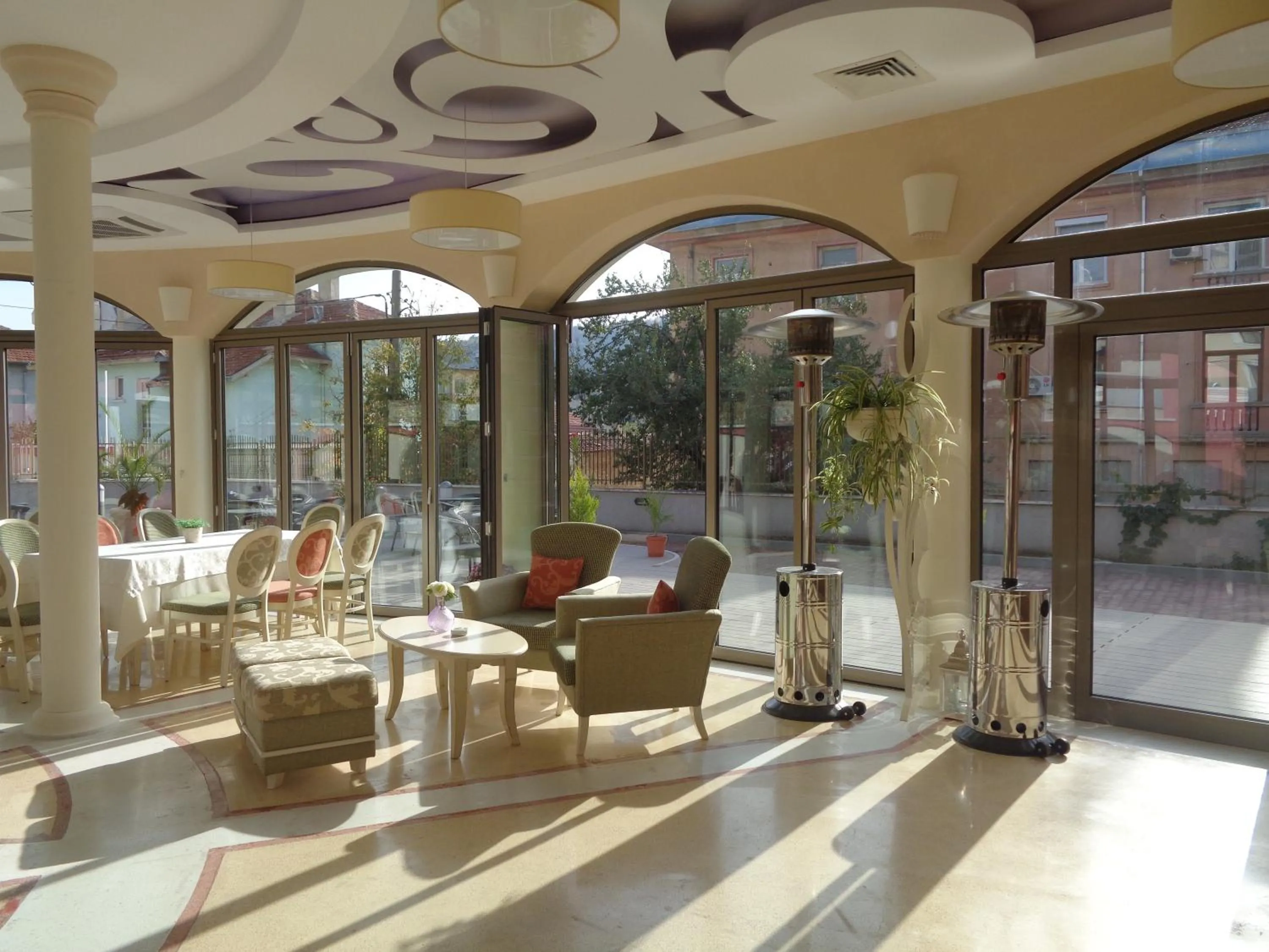 Restaurant/places to eat in Hotel Park Central