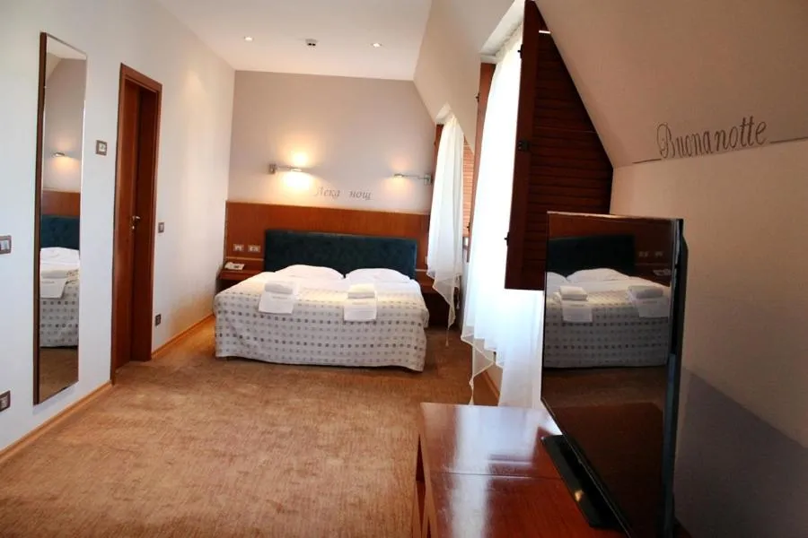 Bed in Hotel Park Central