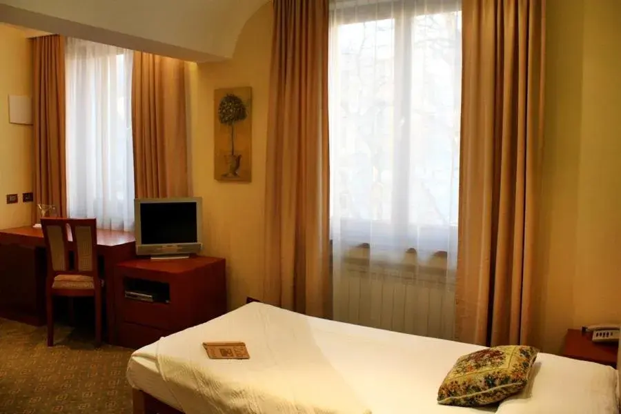 Single Room in Hotel Park Central Single Room in Hotel Park Central