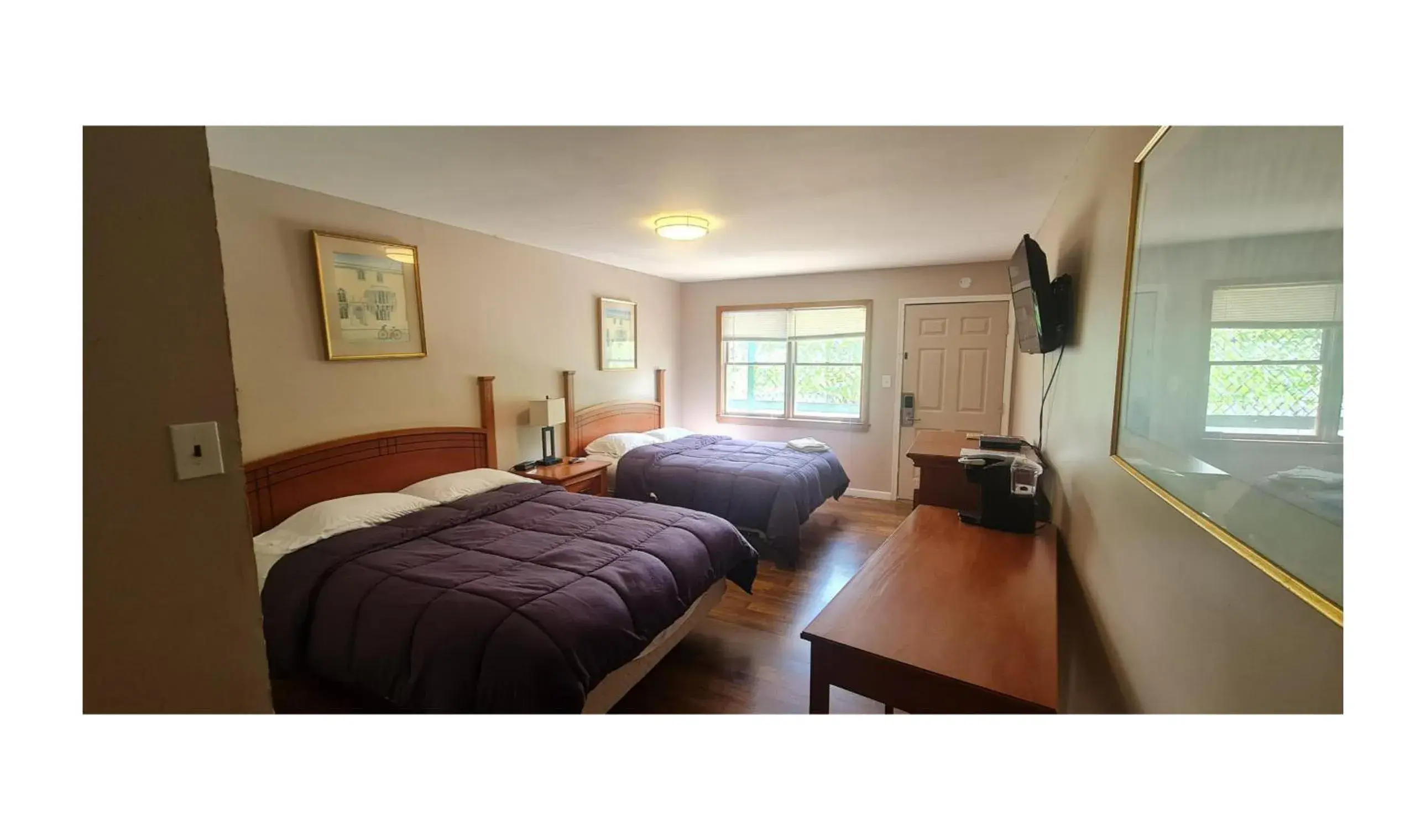 Bedroom, Bed in Werry's Cottages Motel & Pub by OYO East Stroudsburg Poconos Bedroom, Bed in Werry's Cottages Motel & Pub by OYO East Stroudsburg Poconos