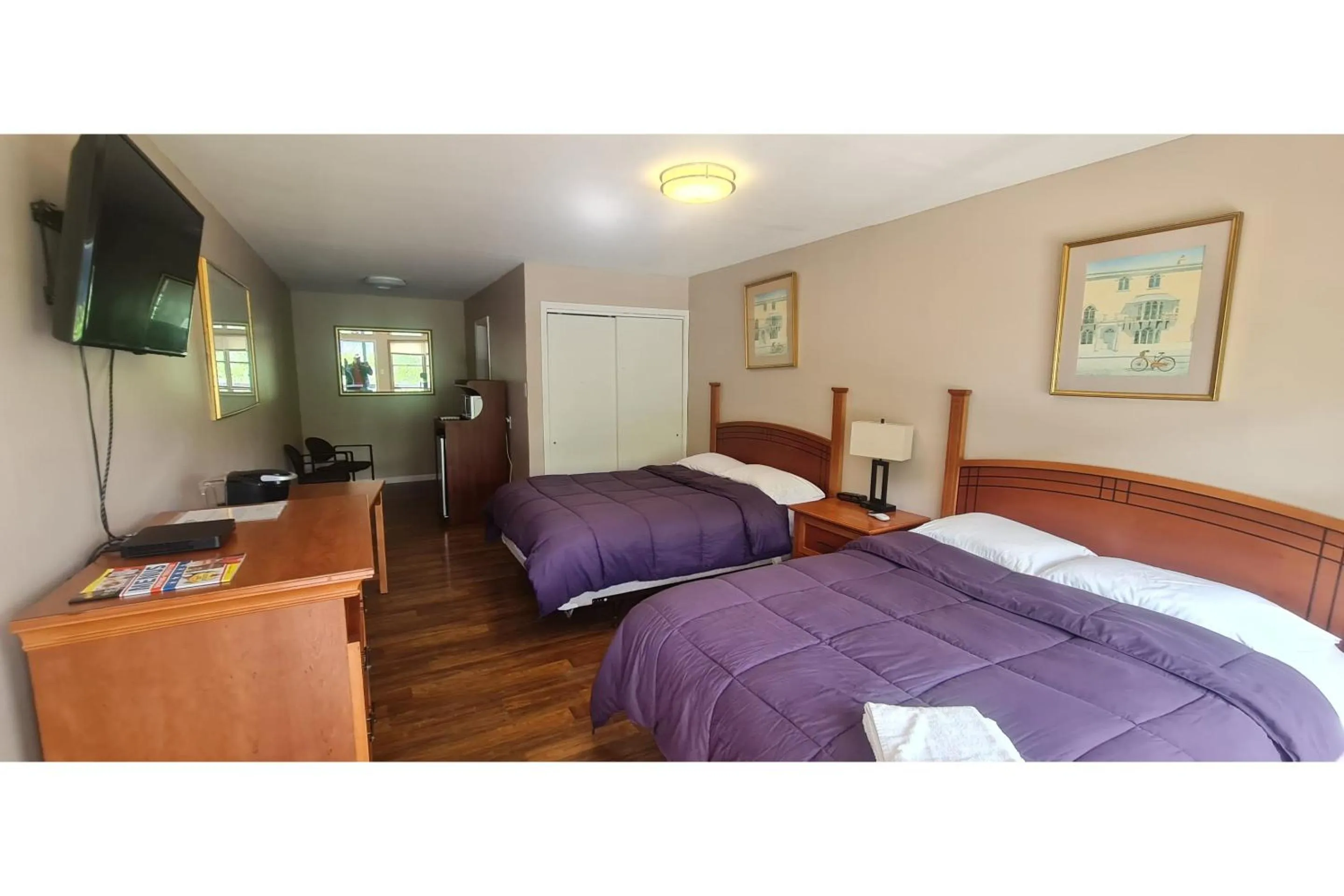 Bedroom, Bed in Werry's Cottages Motel & Pub by OYO East Stroudsburg Poconos