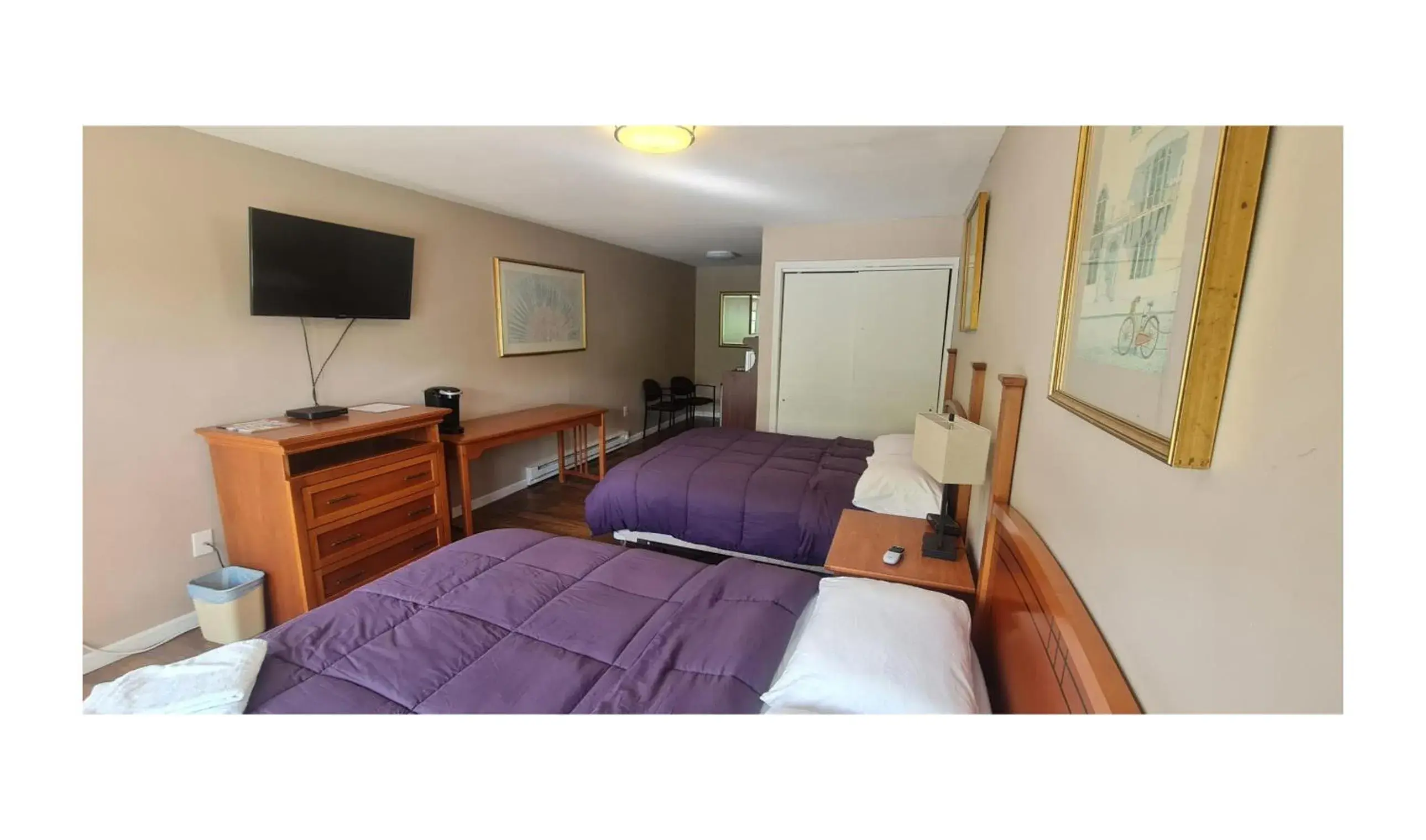 Bedroom, Bed in Werry's Cottages Motel & Pub by OYO East Stroudsburg Poconos Bedroom, Bed in Werry's Cottages Motel & Pub by OYO East Stroudsburg Poconos