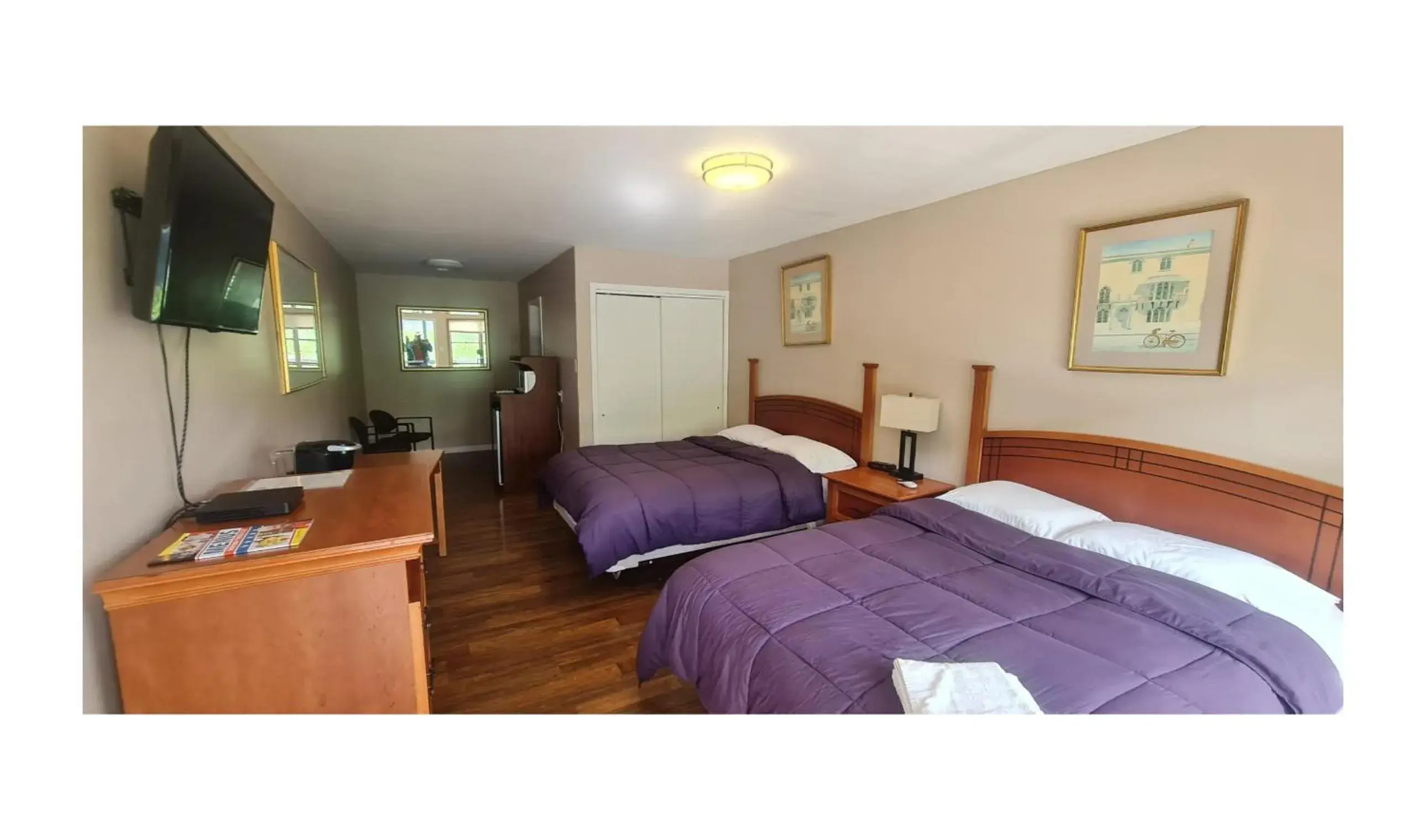 Bedroom, Bed in Werry's Cottages Motel & Pub by OYO East Stroudsburg Poconos Bedroom, Bed in Werry's Cottages Motel & Pub by OYO East Stroudsburg Poconos