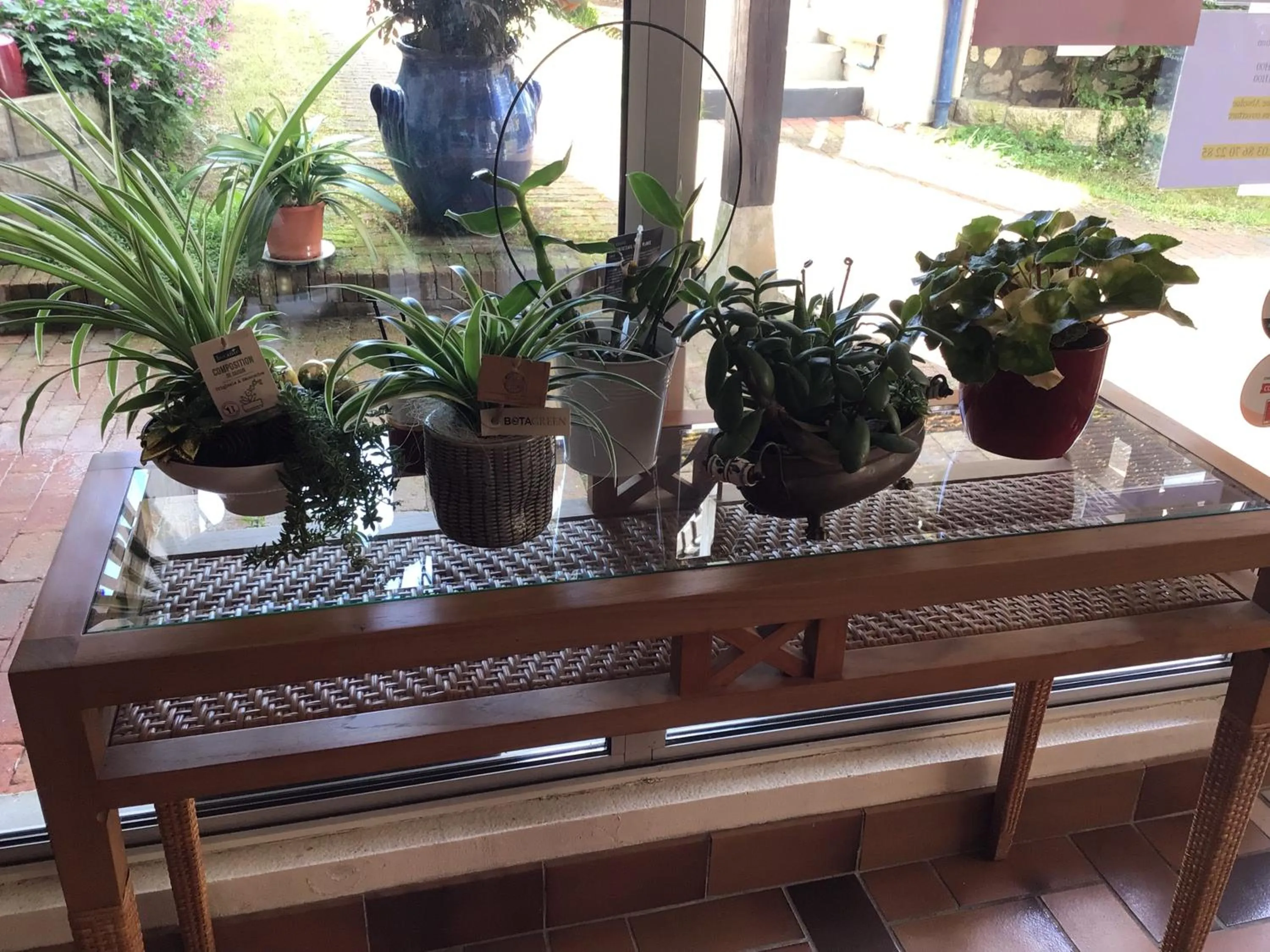 Patio in Hotel Le Bon Laboureur