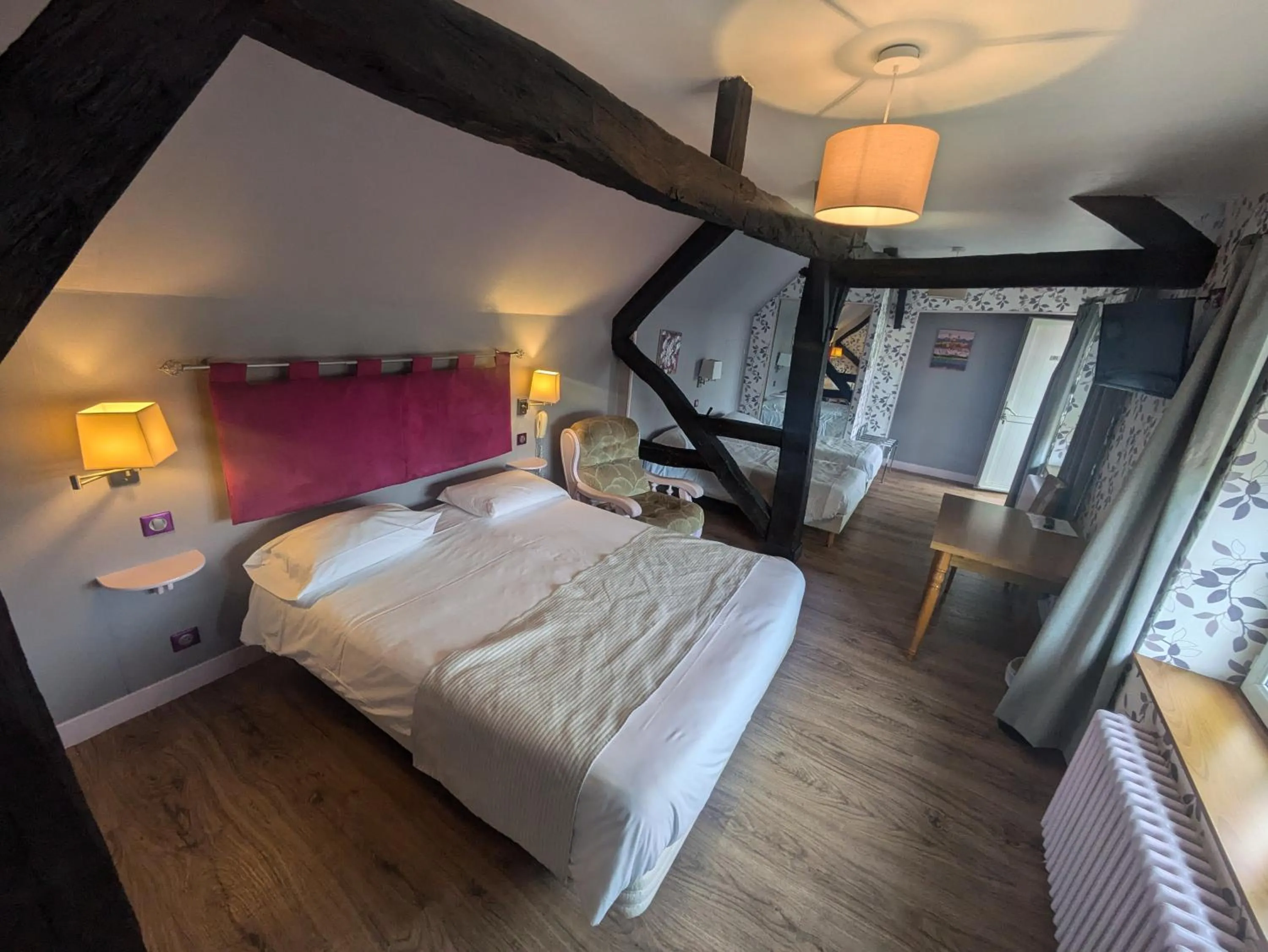 Bed in Hotel Le Bon Laboureur