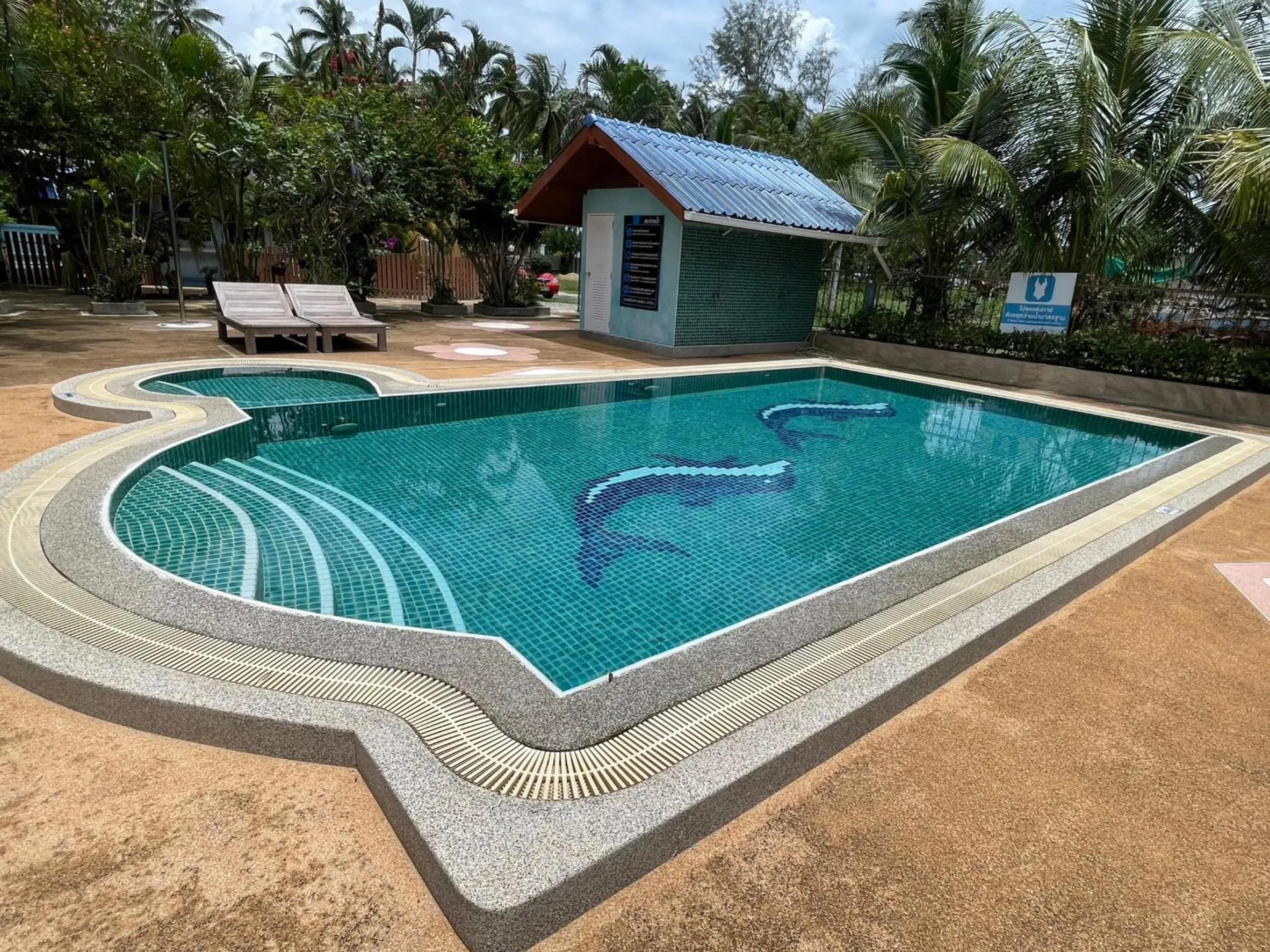 Swimming pool in Blue Beach Bungalow