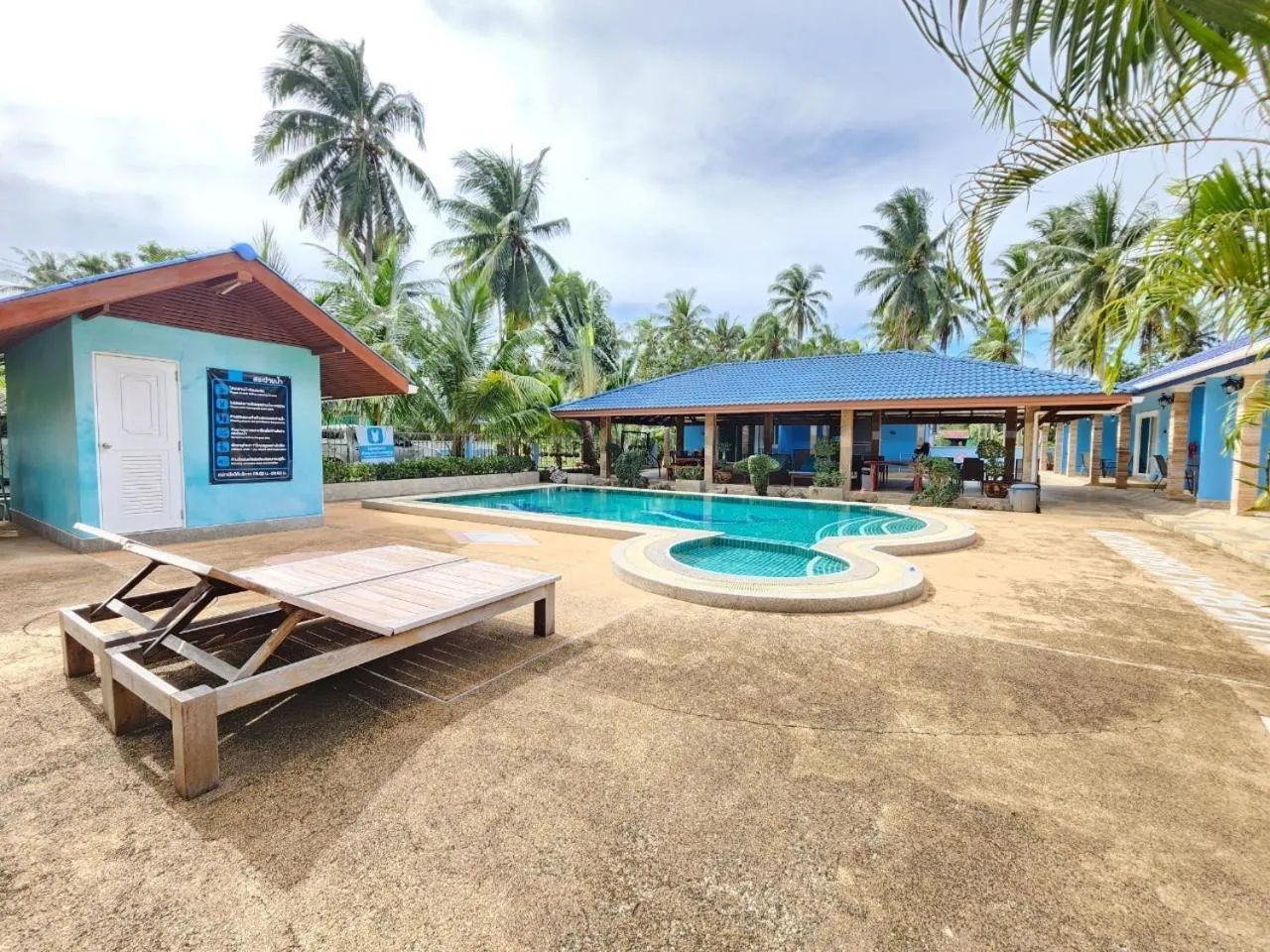 Day in Blue Beach Bungalow
