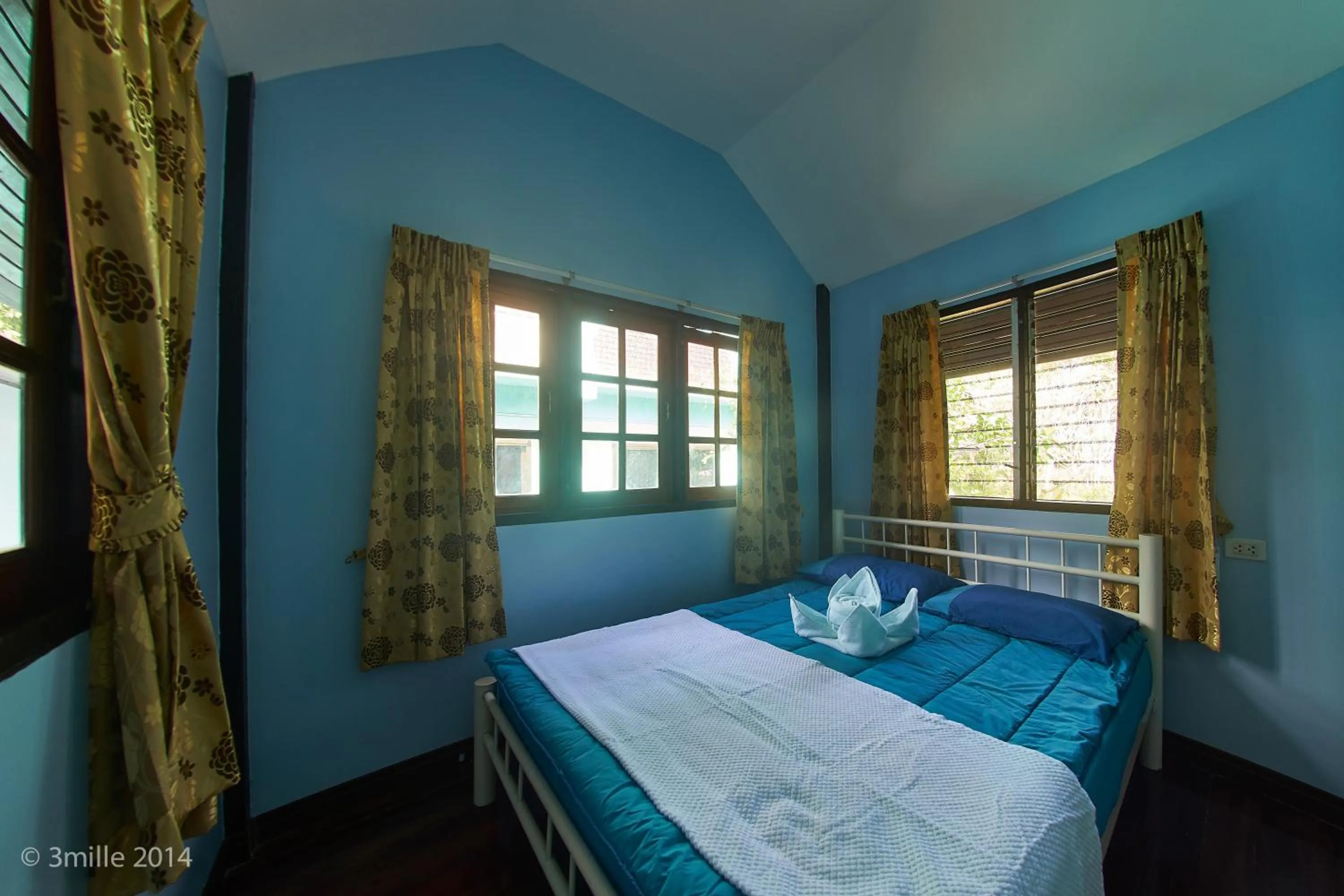 Bed in Blue Beach Bungalow
