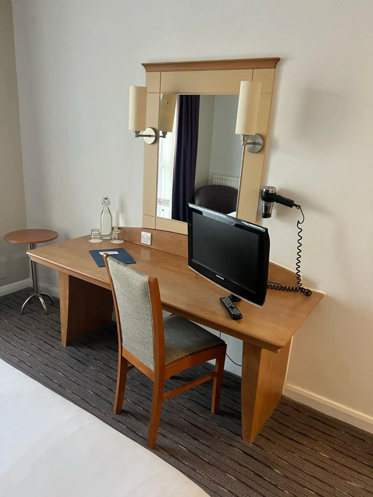 TV and multimedia, Bed in The Willen Lodge Hotel TV and multimedia, Bed in The Willen Lodge Hotel