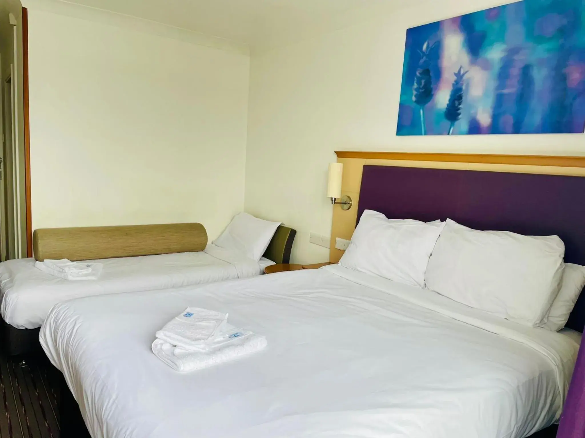 Bed in The Willen Lodge Hotel Bed in The Willen Lodge Hotel