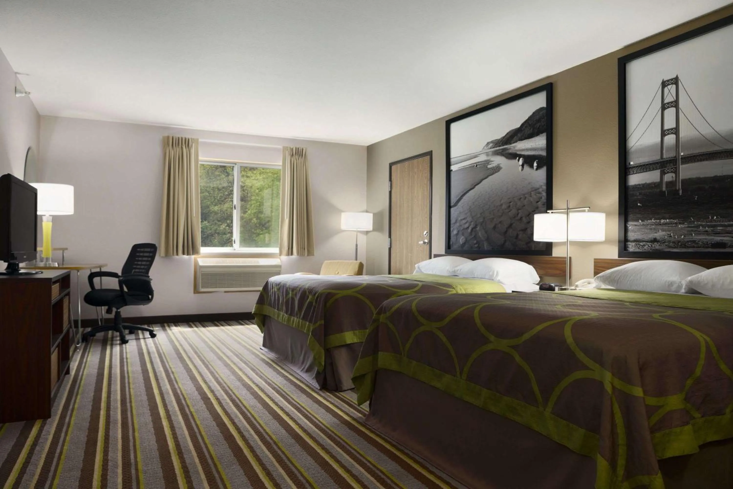 On site, Bed in Super 8 by Wyndham Manistee