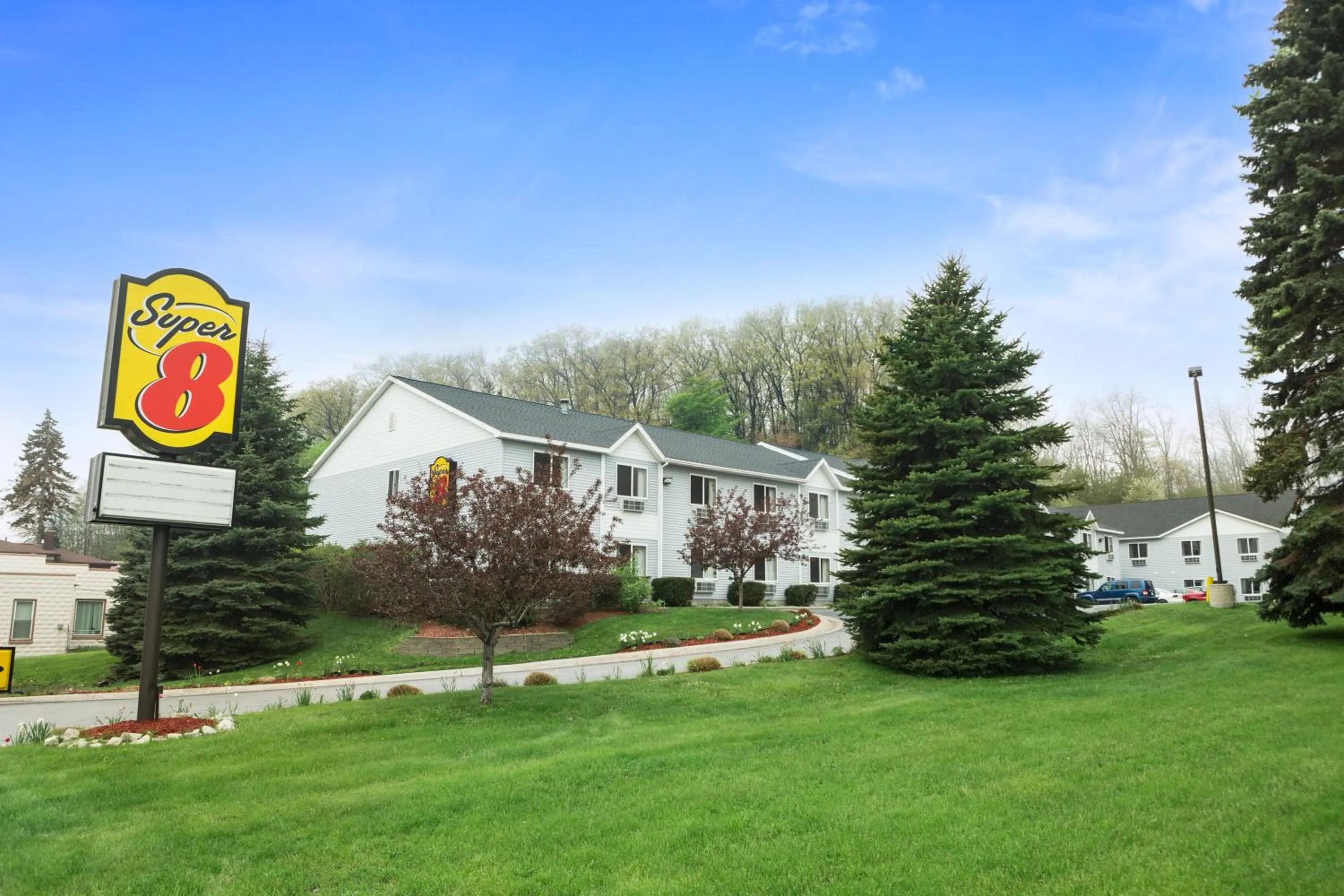 Facade/entrance in Super 8 by Wyndham Manistee