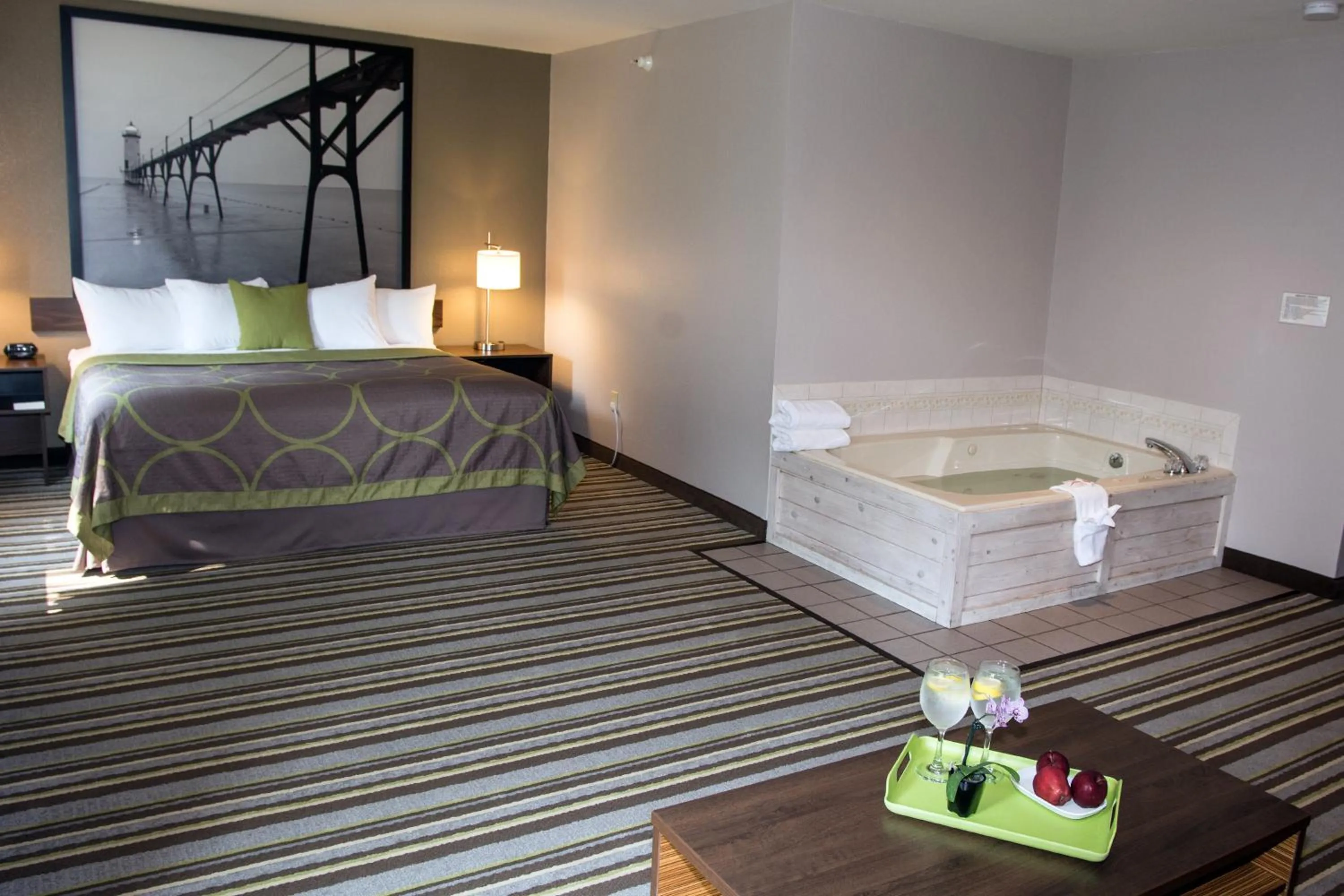 Photo of the whole room, Bed in Super 8 by Wyndham Manistee