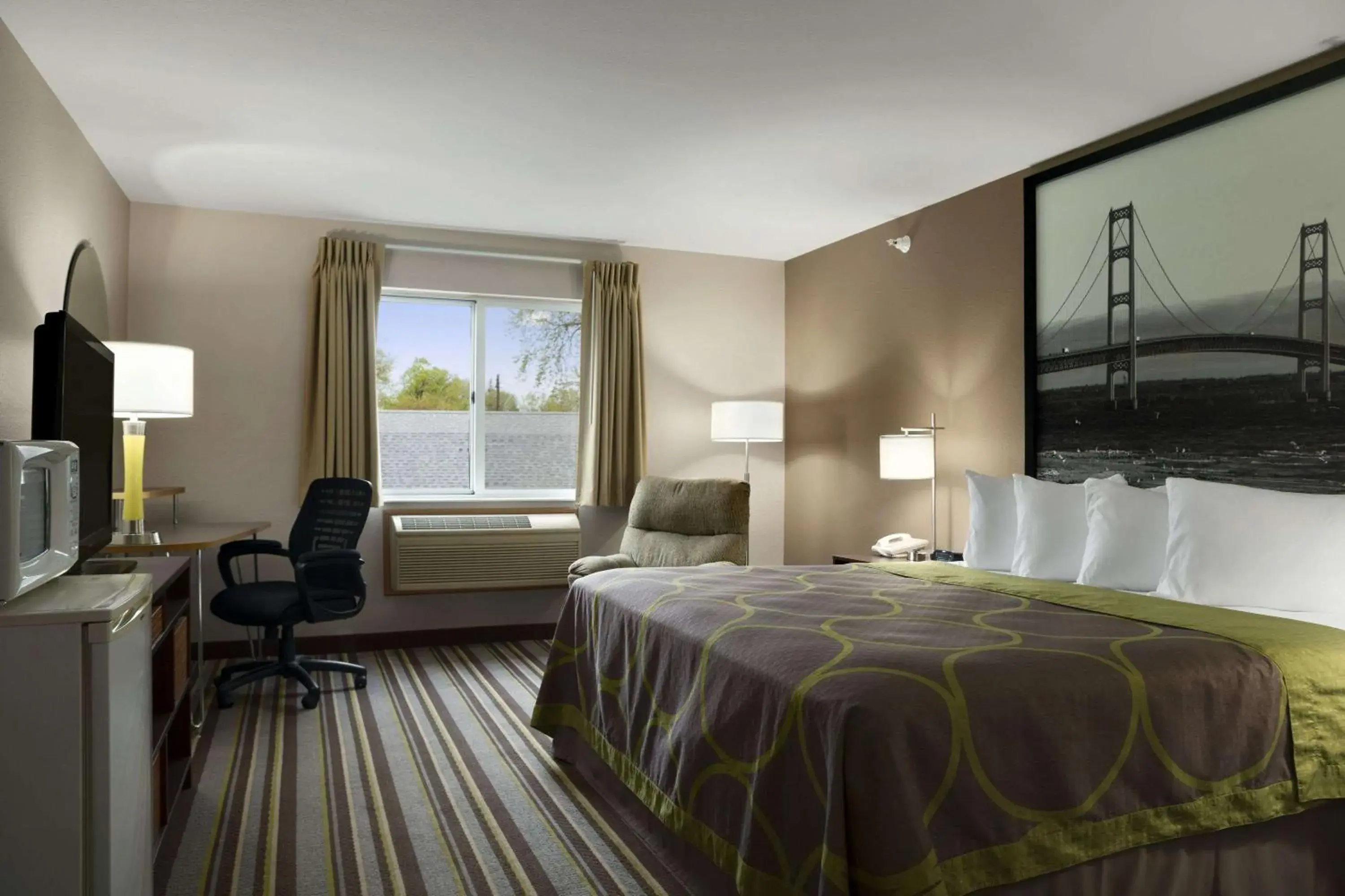 On site, Bed in Super 8 by Wyndham Manistee On site, Bed in Super 8 by Wyndham Manistee