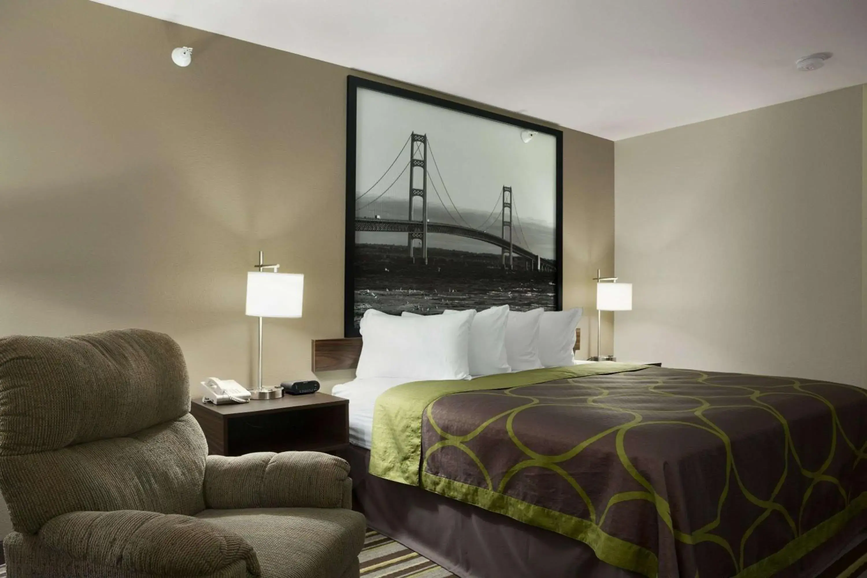 On site, Bed in Super 8 by Wyndham Manistee On site, Bed in Super 8 by Wyndham Manistee